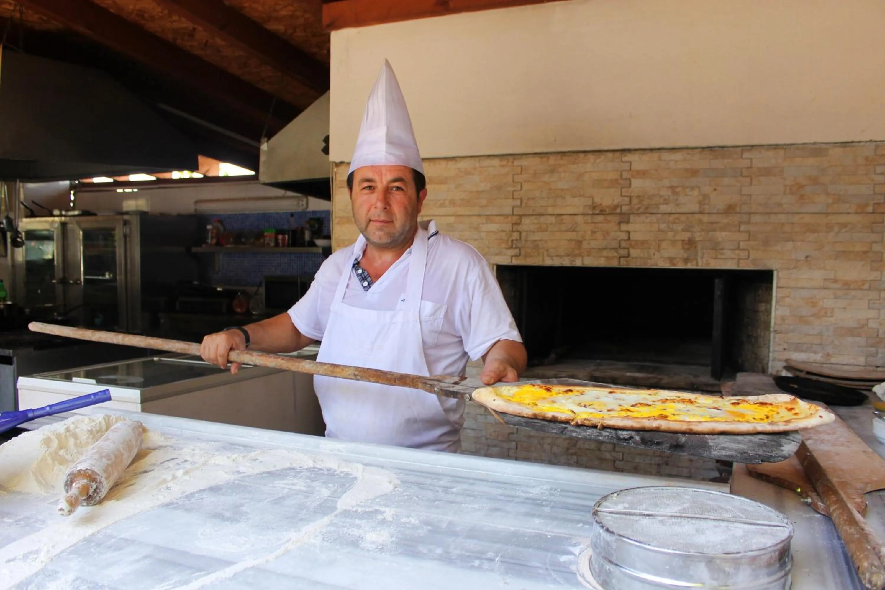 Restaurant/places to eat in Irem Garden Hotel & Apartments