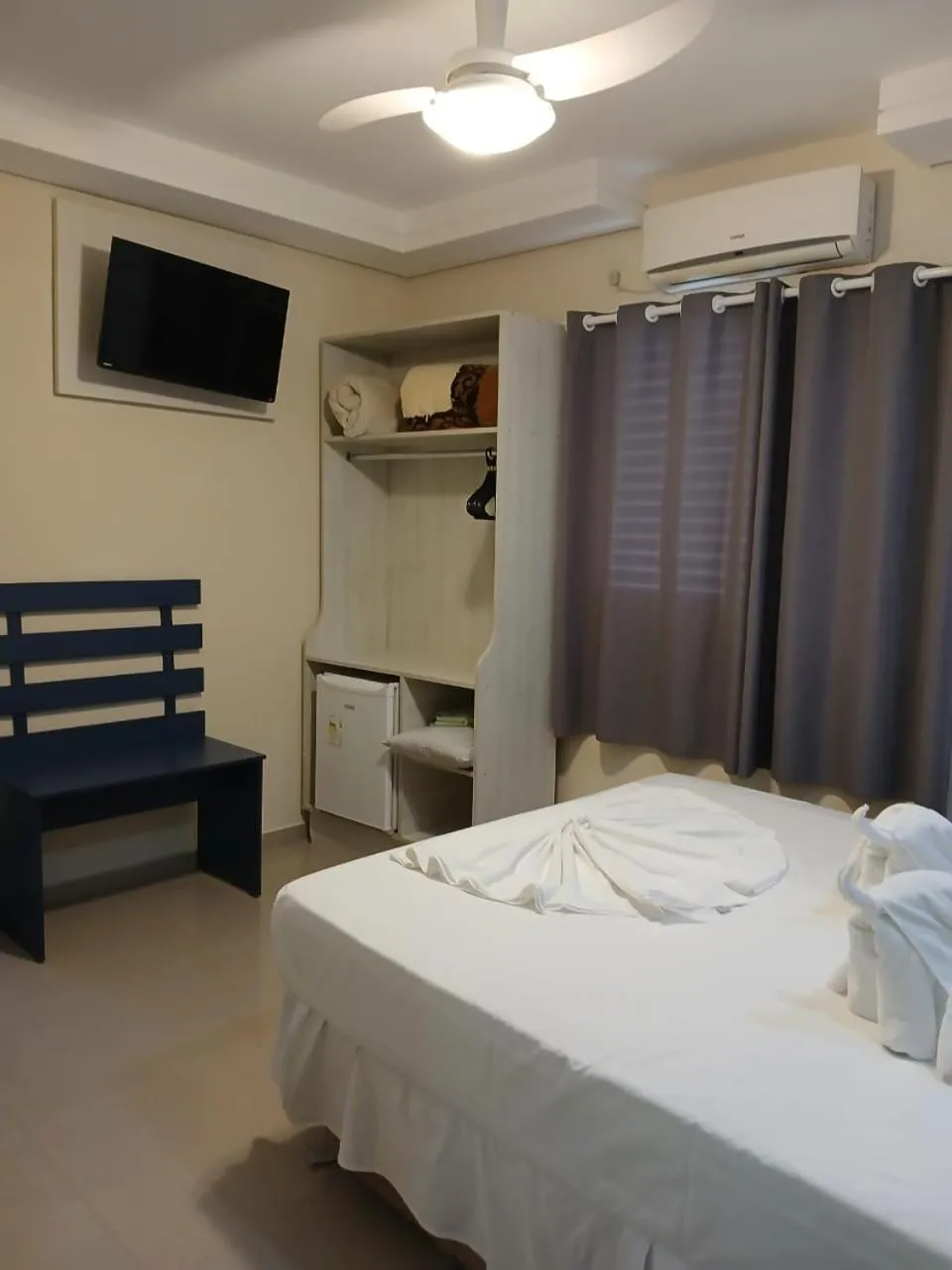 hair dryier, Bed in Hotel Santo Graal