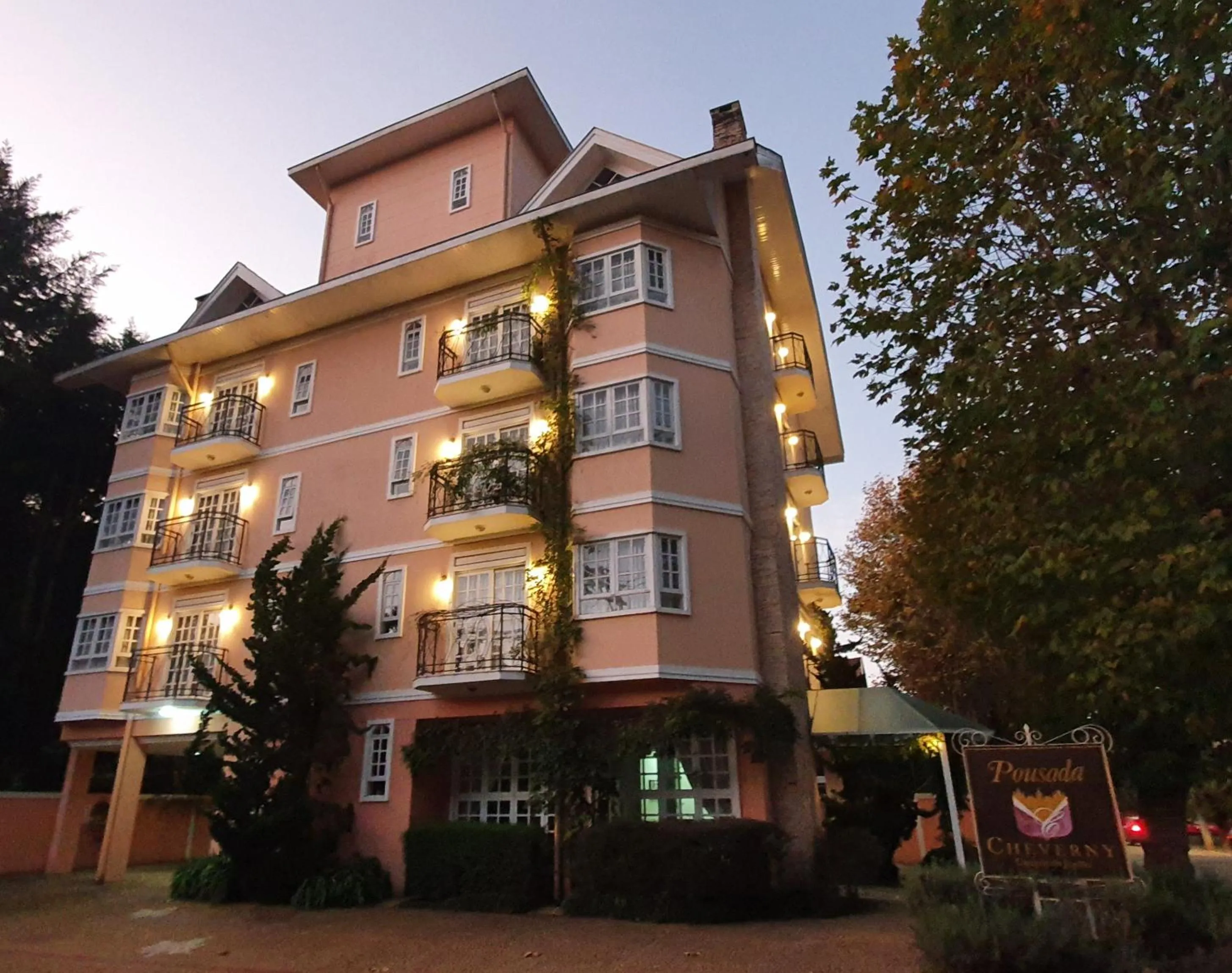 Property building in Pousada Cheverny - Fácil acesso ao centrinho e Baden Bar