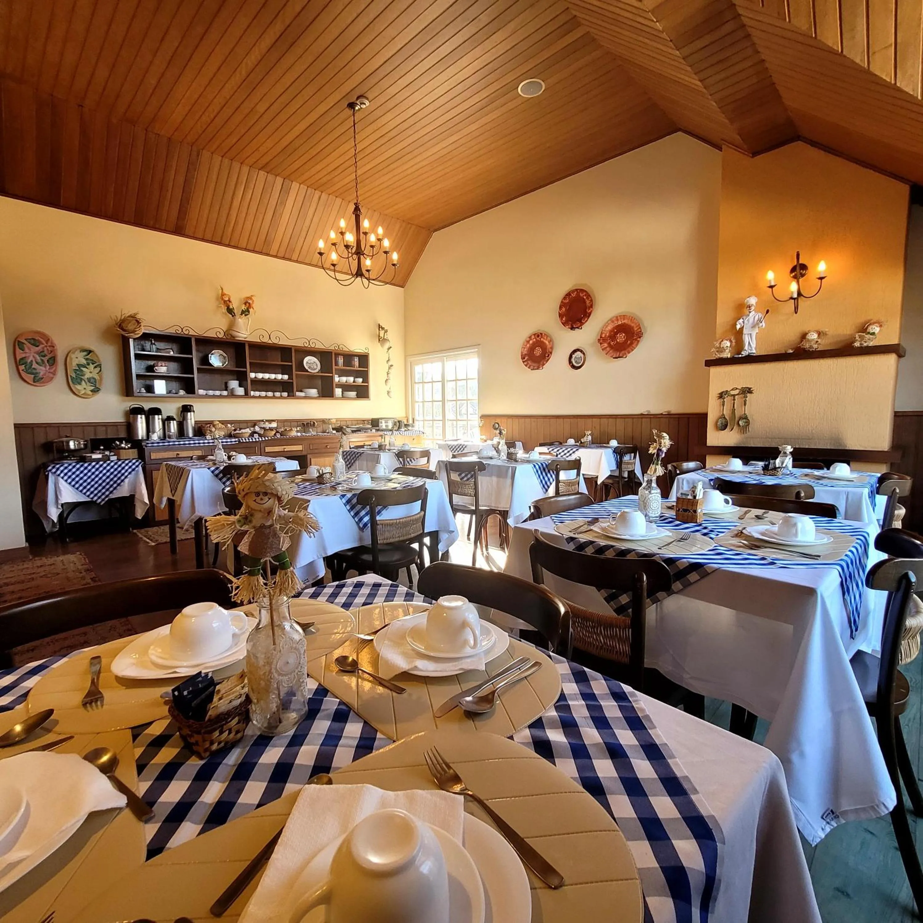 Restaurant/places to eat in Pousada Cheverny - Fácil acesso ao centrinho e Baden Bar