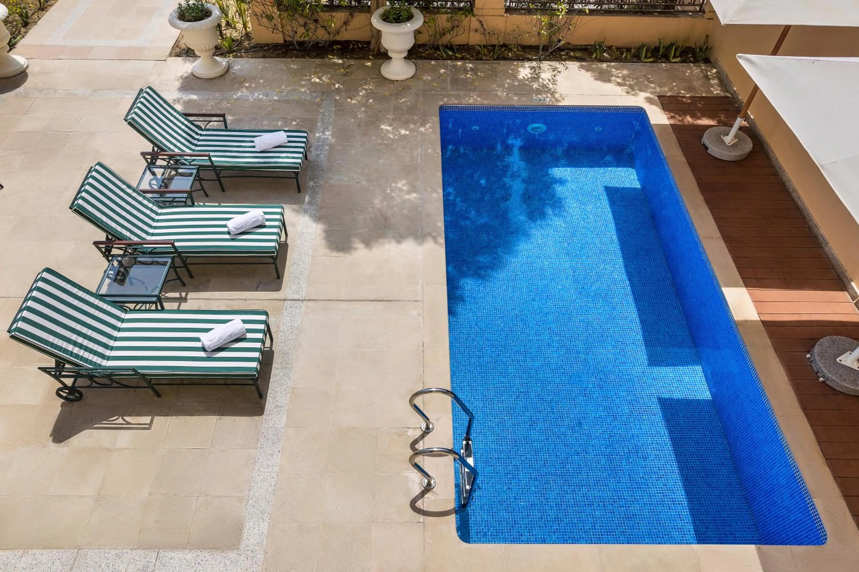 Swimming pool in Kempinski Hotel & Residences Palm Jumeirah