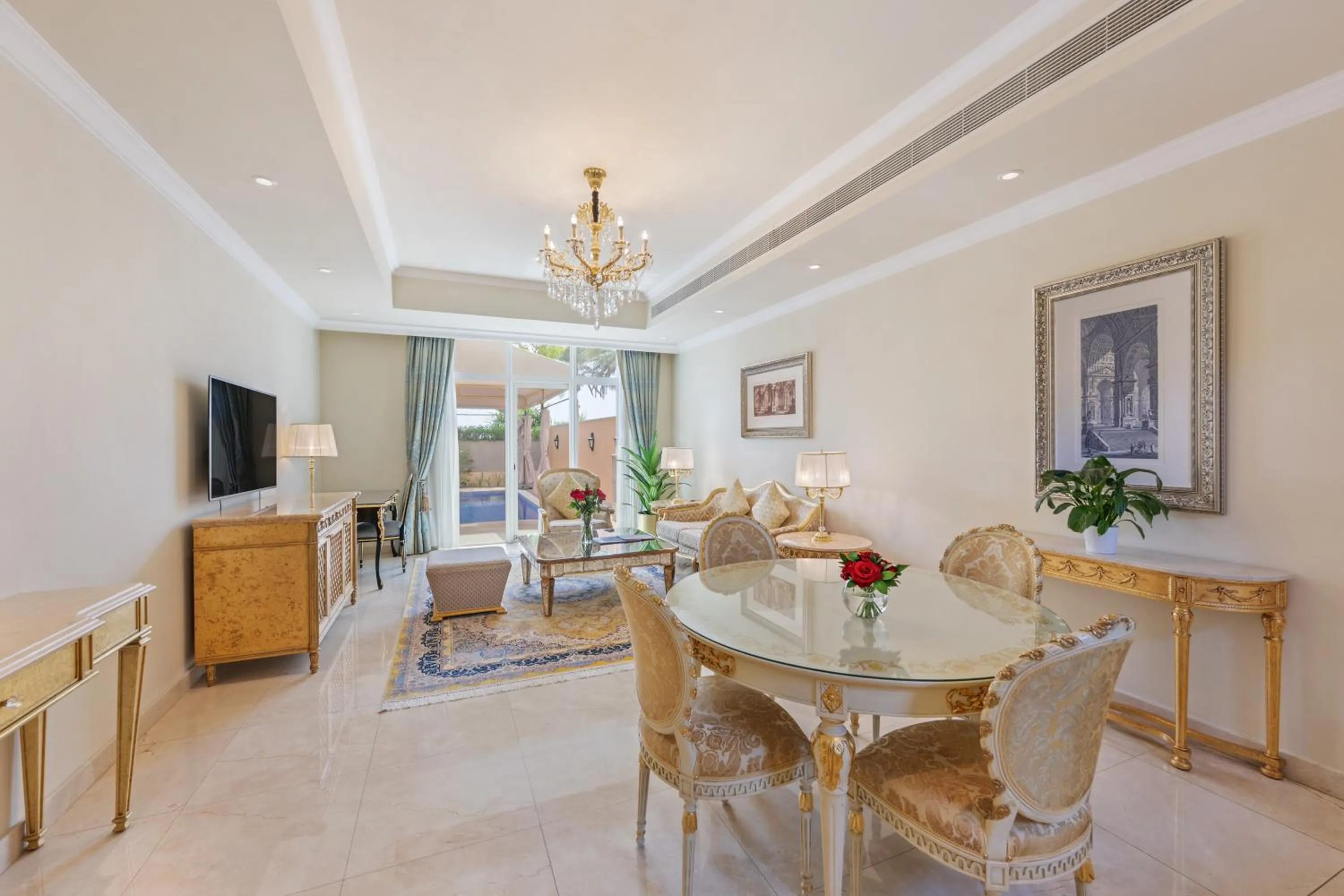 Swimming pool in Kempinski Hotel & Residences Palm Jumeirah