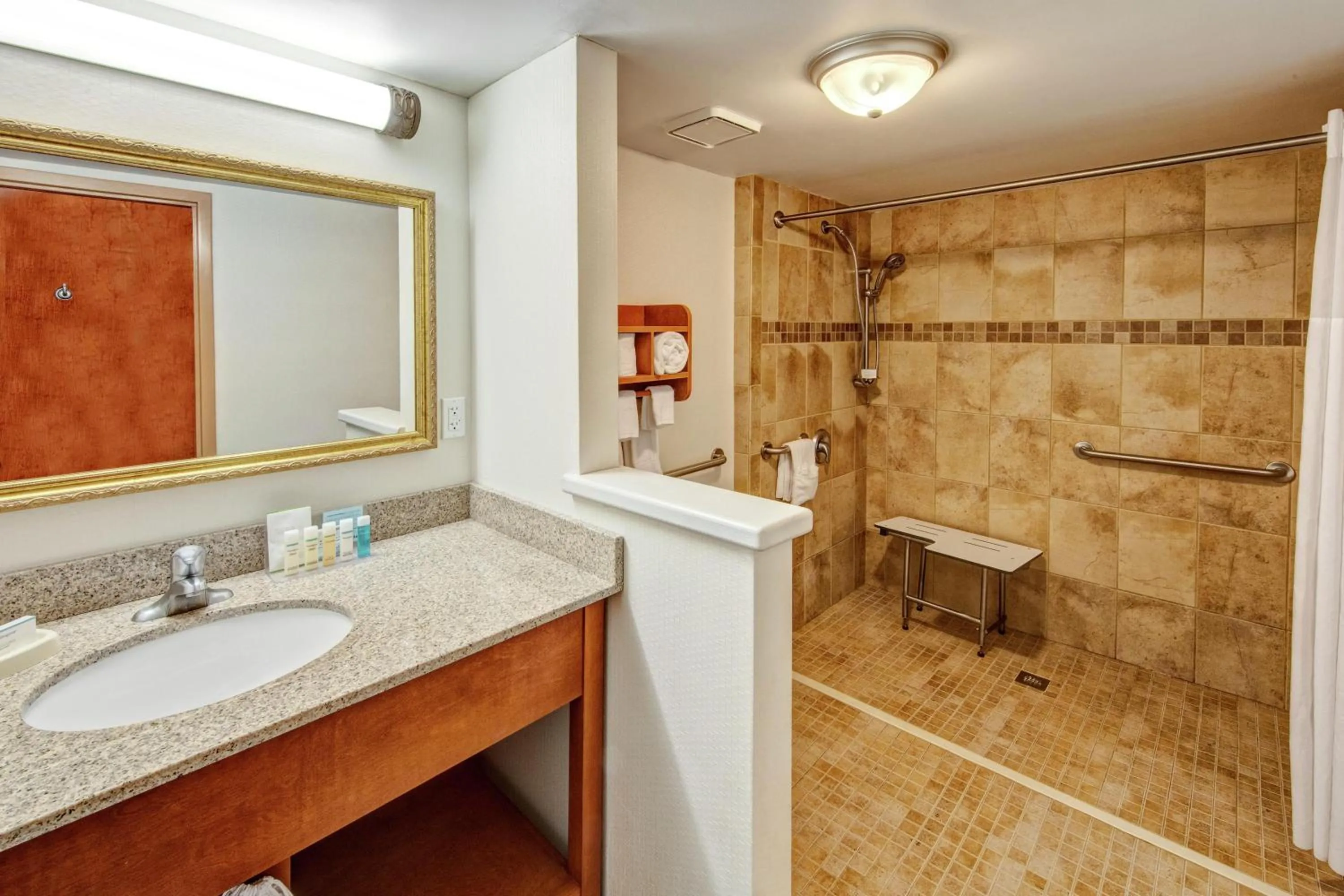 Bathroom in Hampton Inn Winchester KY