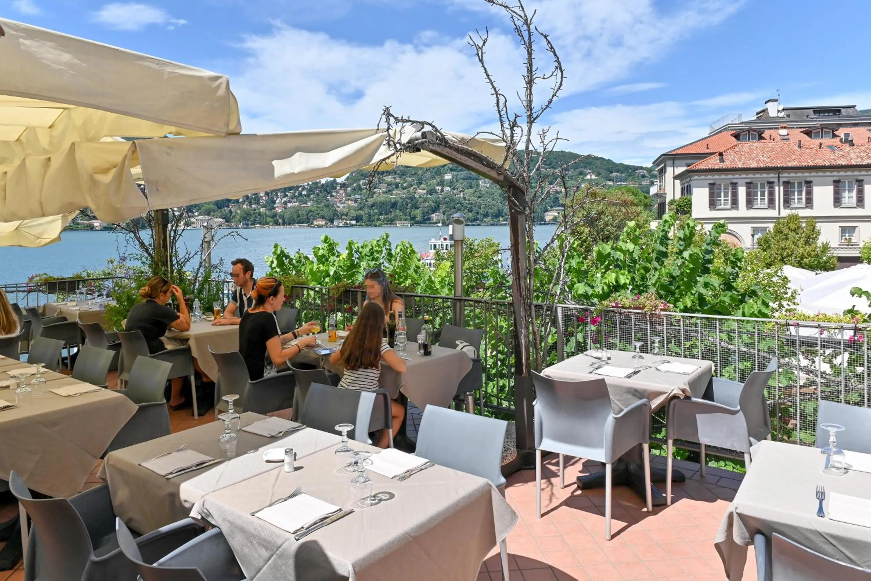 Restaurant/places to eat in Hotel Marco's