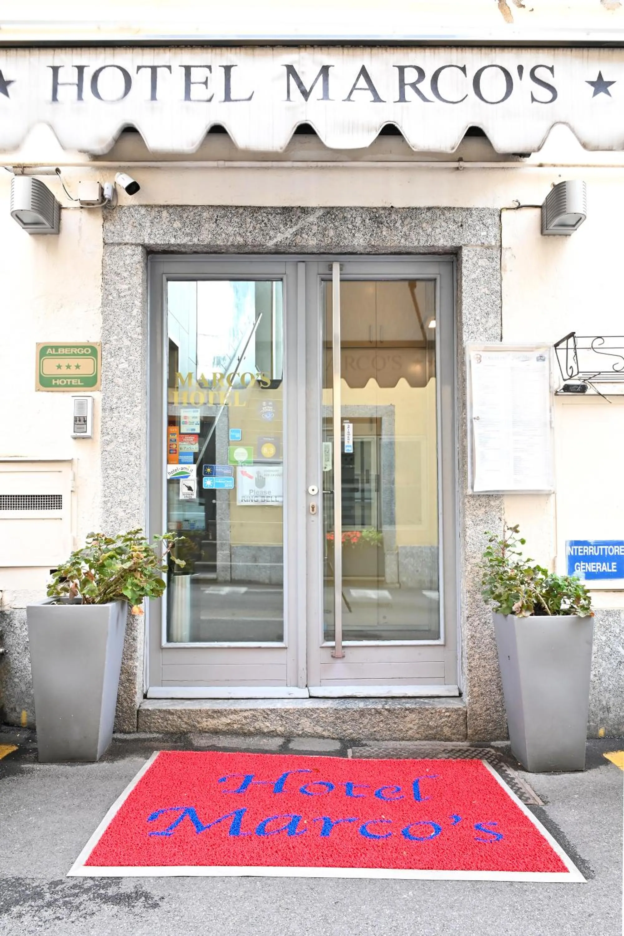 Facade/entrance in Hotel Marco's
