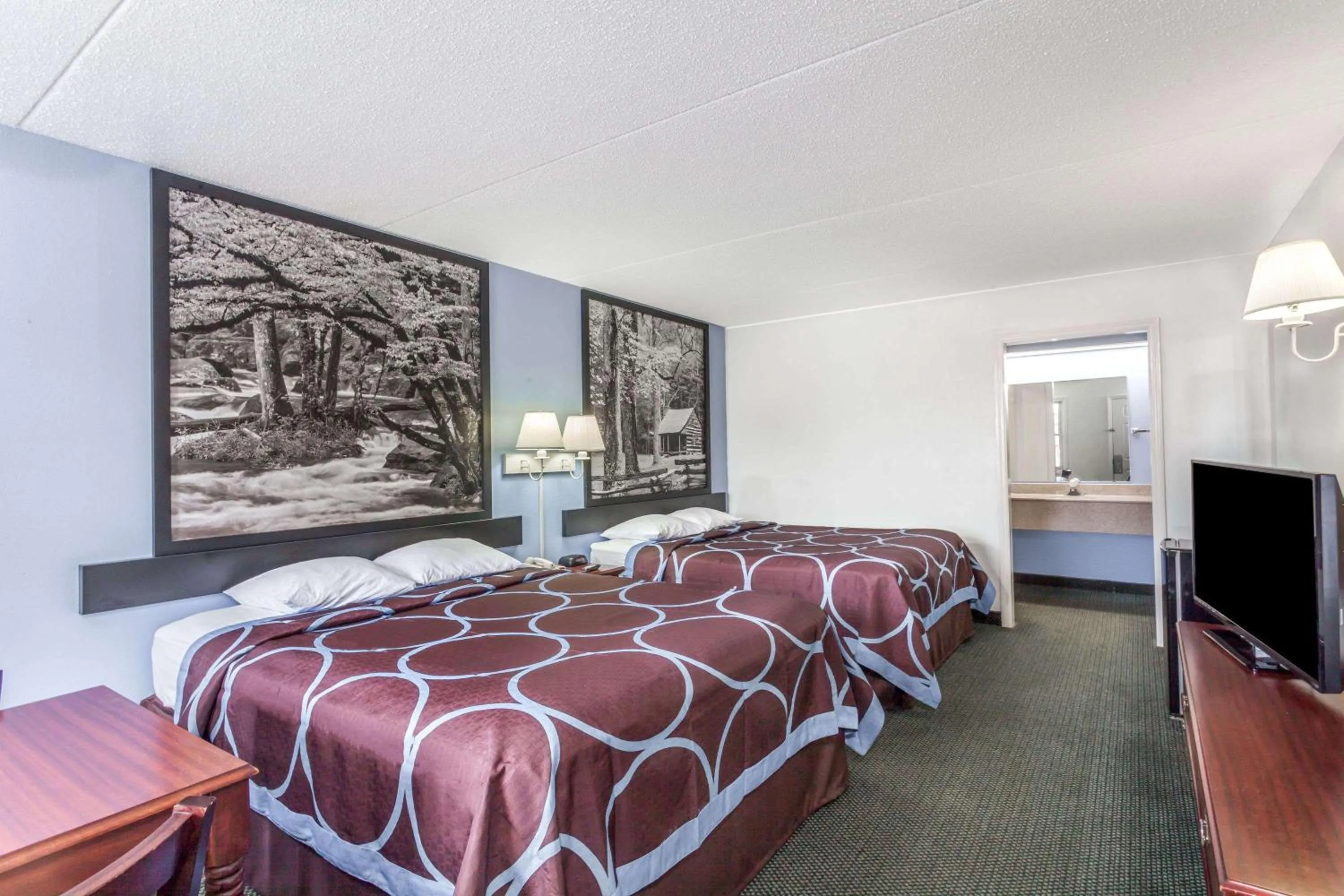 Photo of the whole room, Bed in Super 8 by Wyndham Kingston