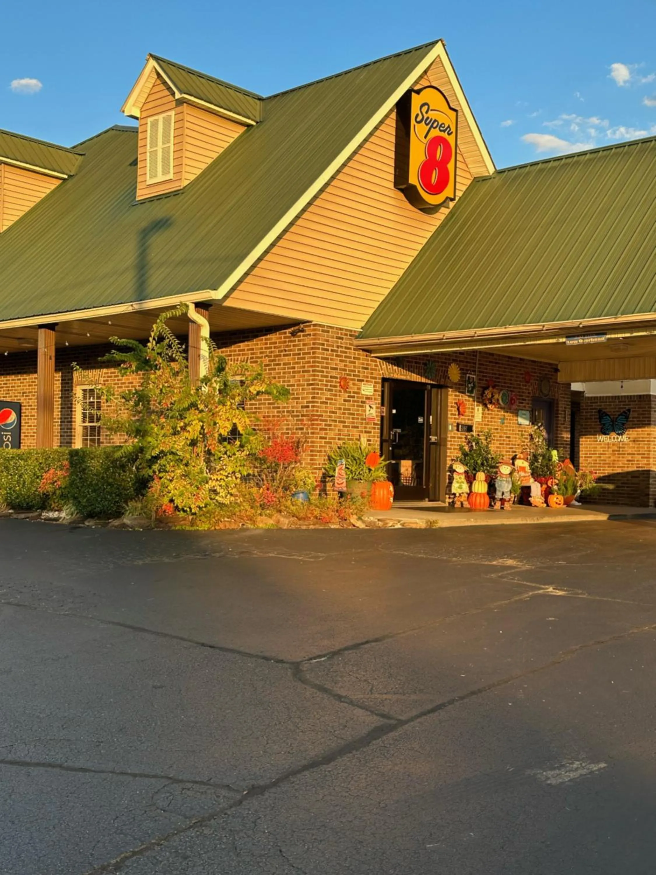 Property building in Super 8 by Wyndham Kingston