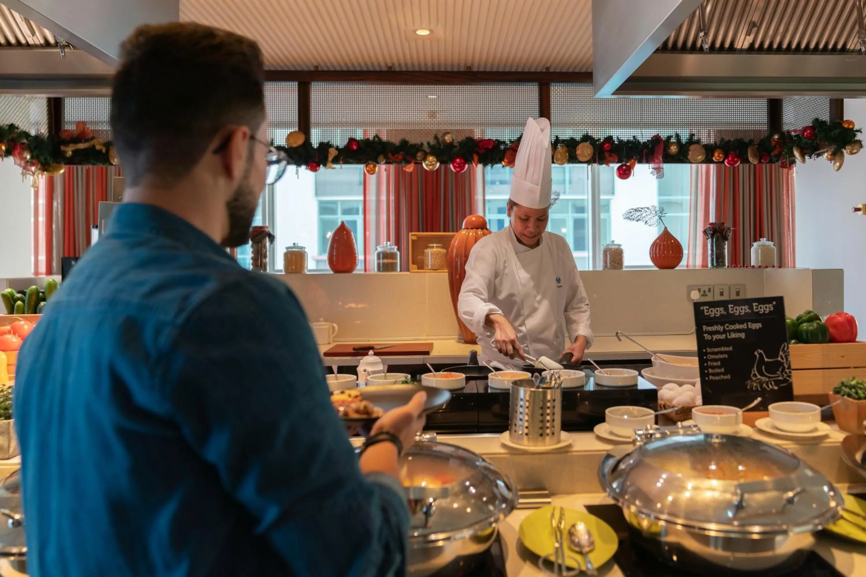 Restaurant/places to eat in Centro Al Manhal by Rotana