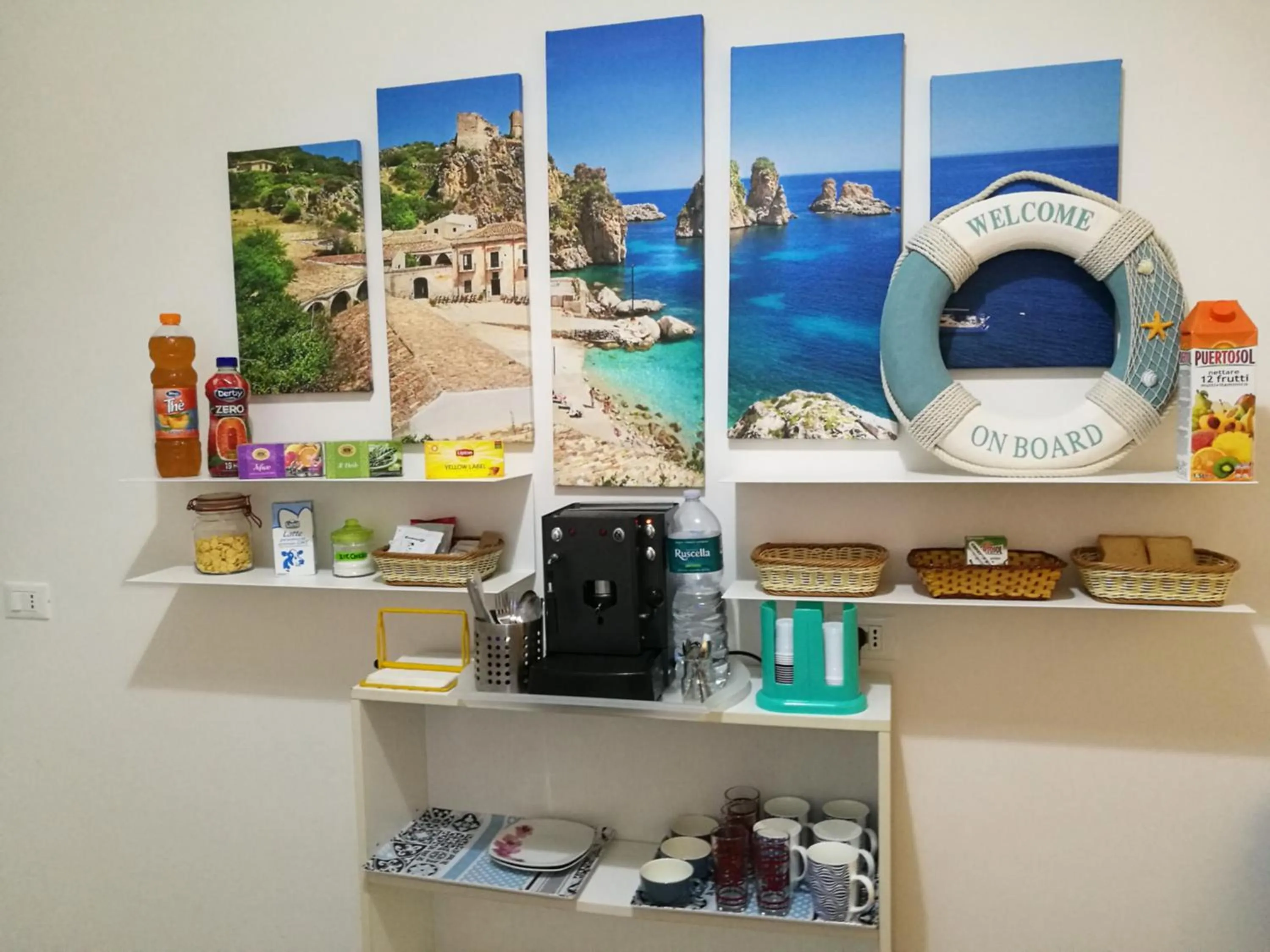 Coffee/tea facilities in B&B Laura e Chiara