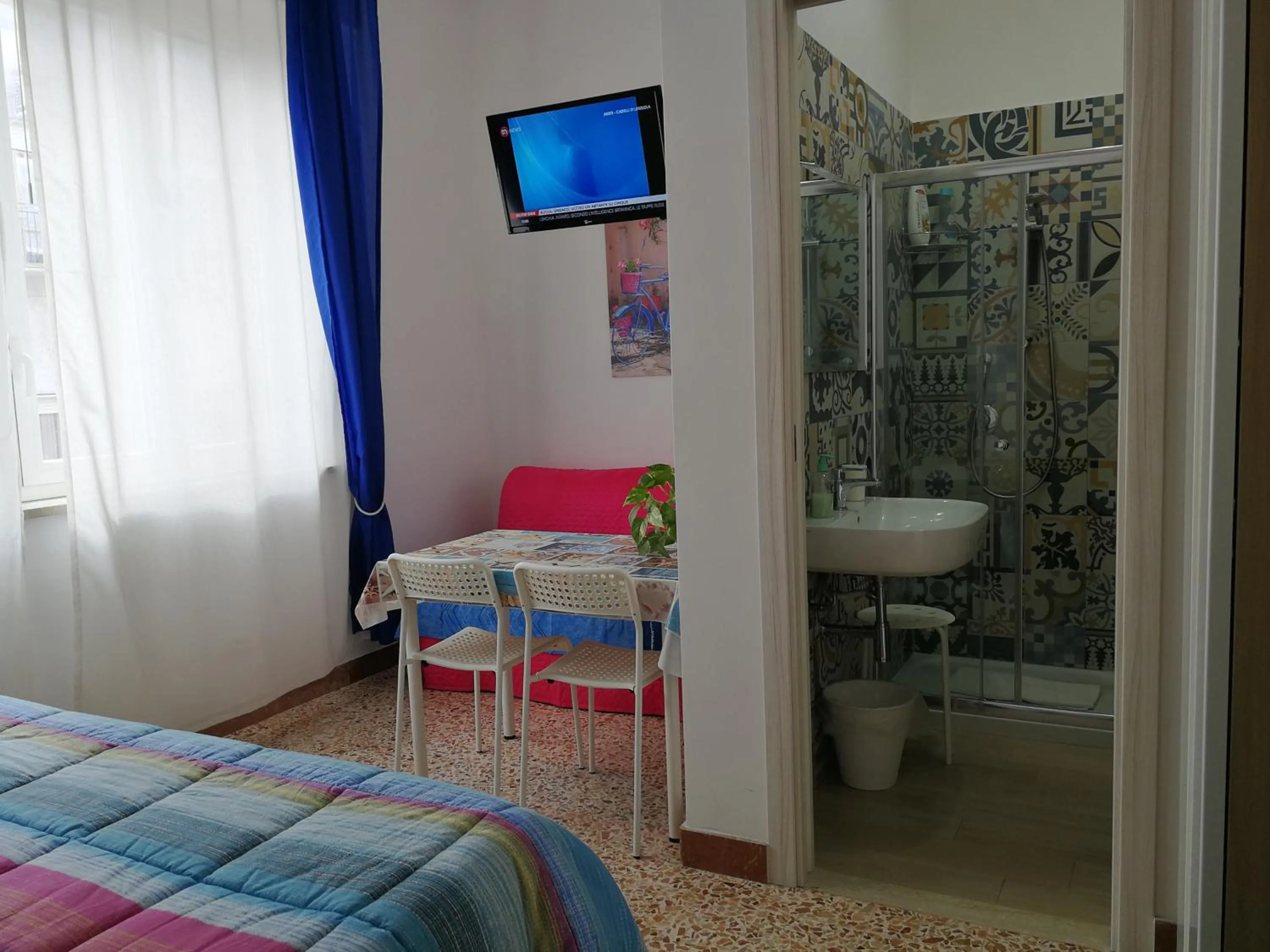 TV and multimedia, Bed in B&B Laura e Chiara