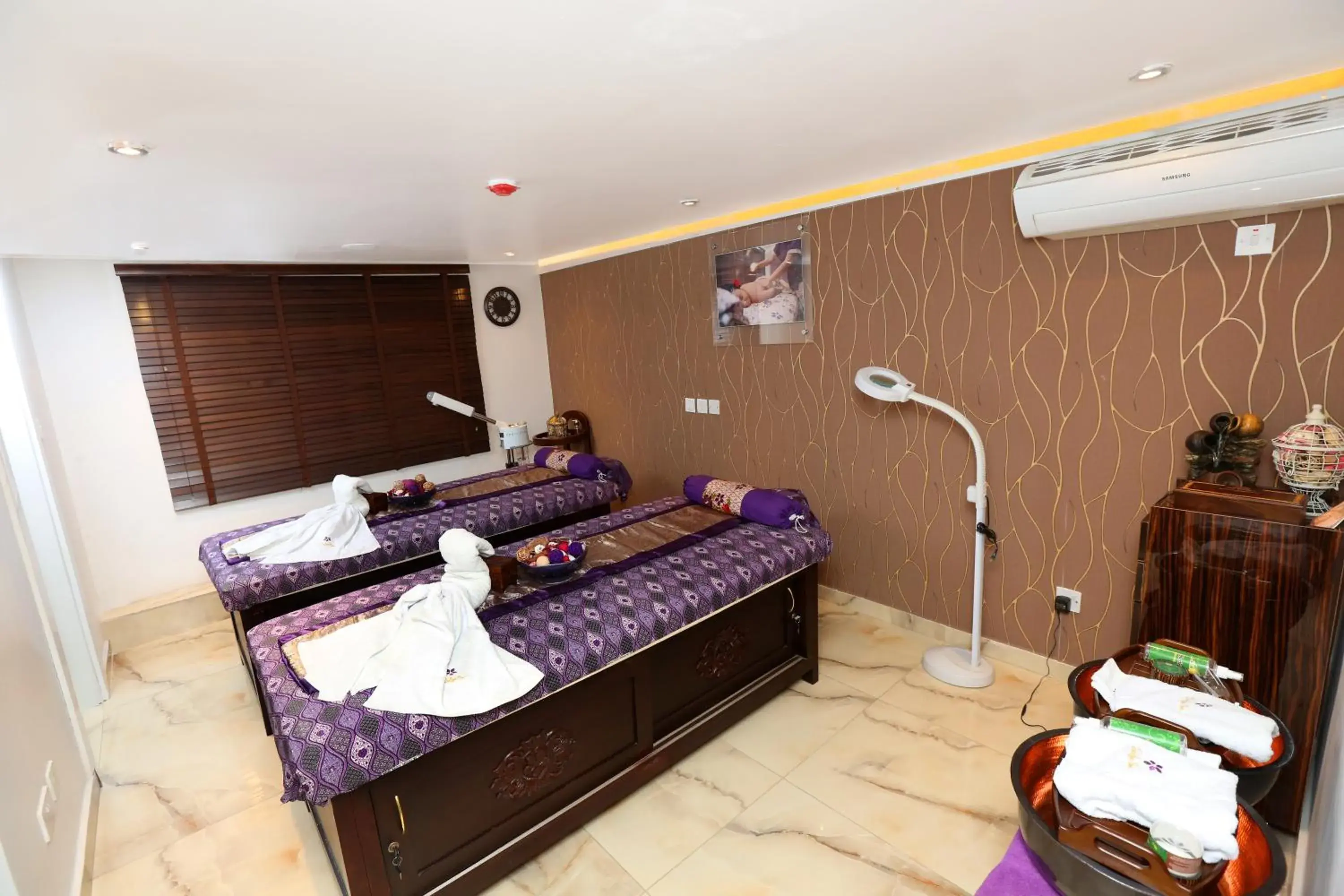 Massage, Bed in The Wells Carlton Massage, Bed in The Wells Carlton