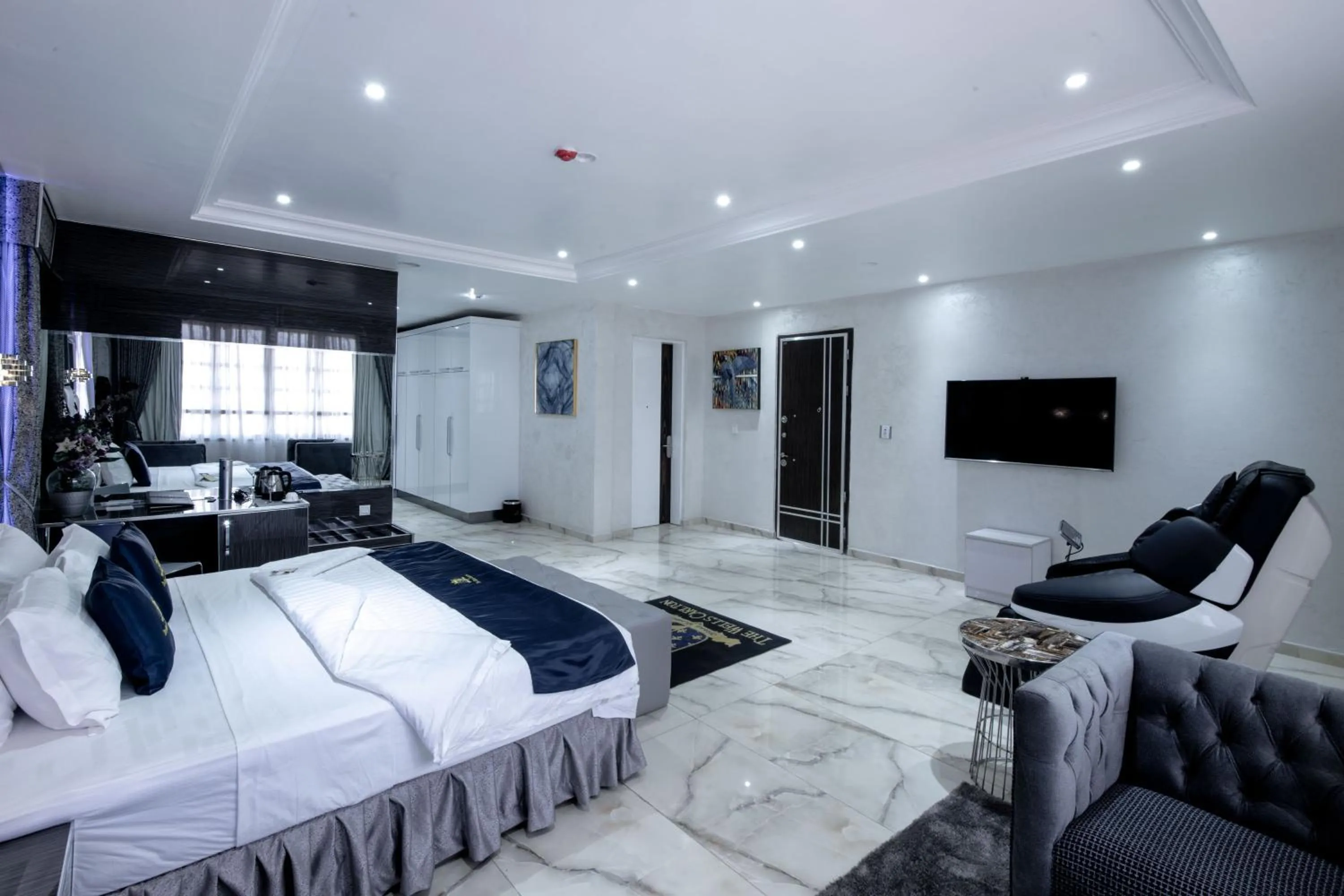 Photo of the whole room, Bed in The Wells Carlton