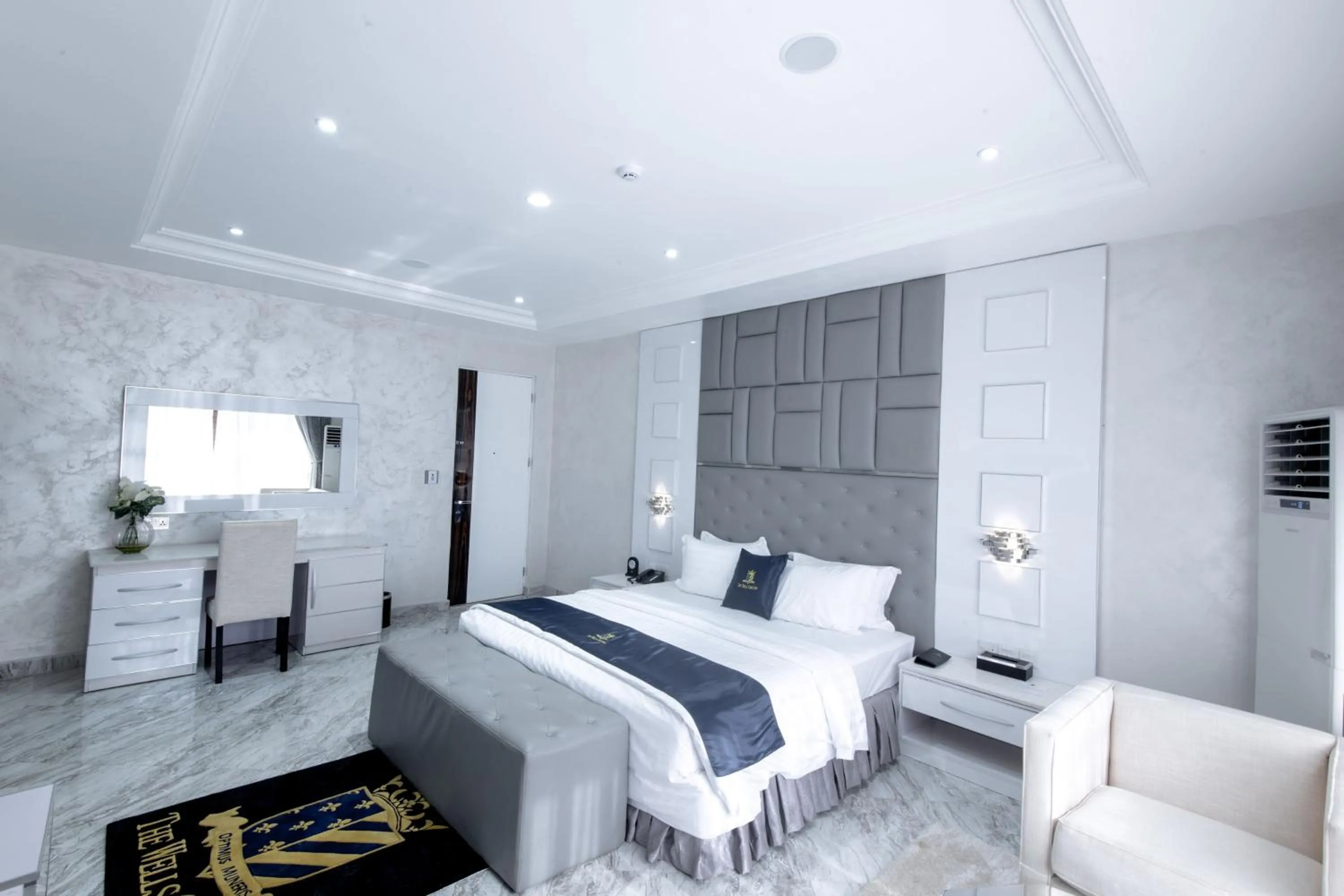 Photo of the whole room, Bed in The Wells Carlton