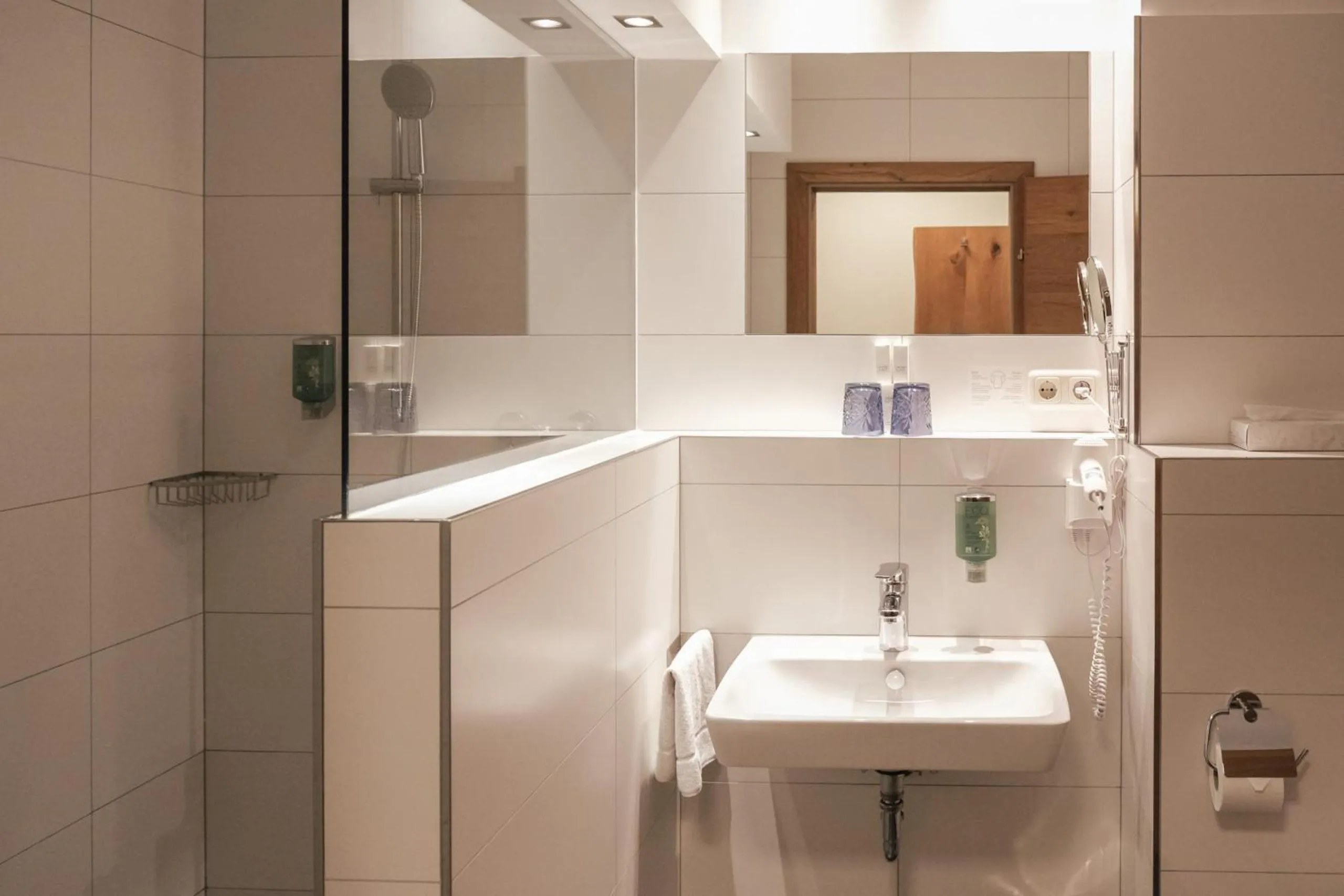 Shower in Aktivhotel Wildschütz