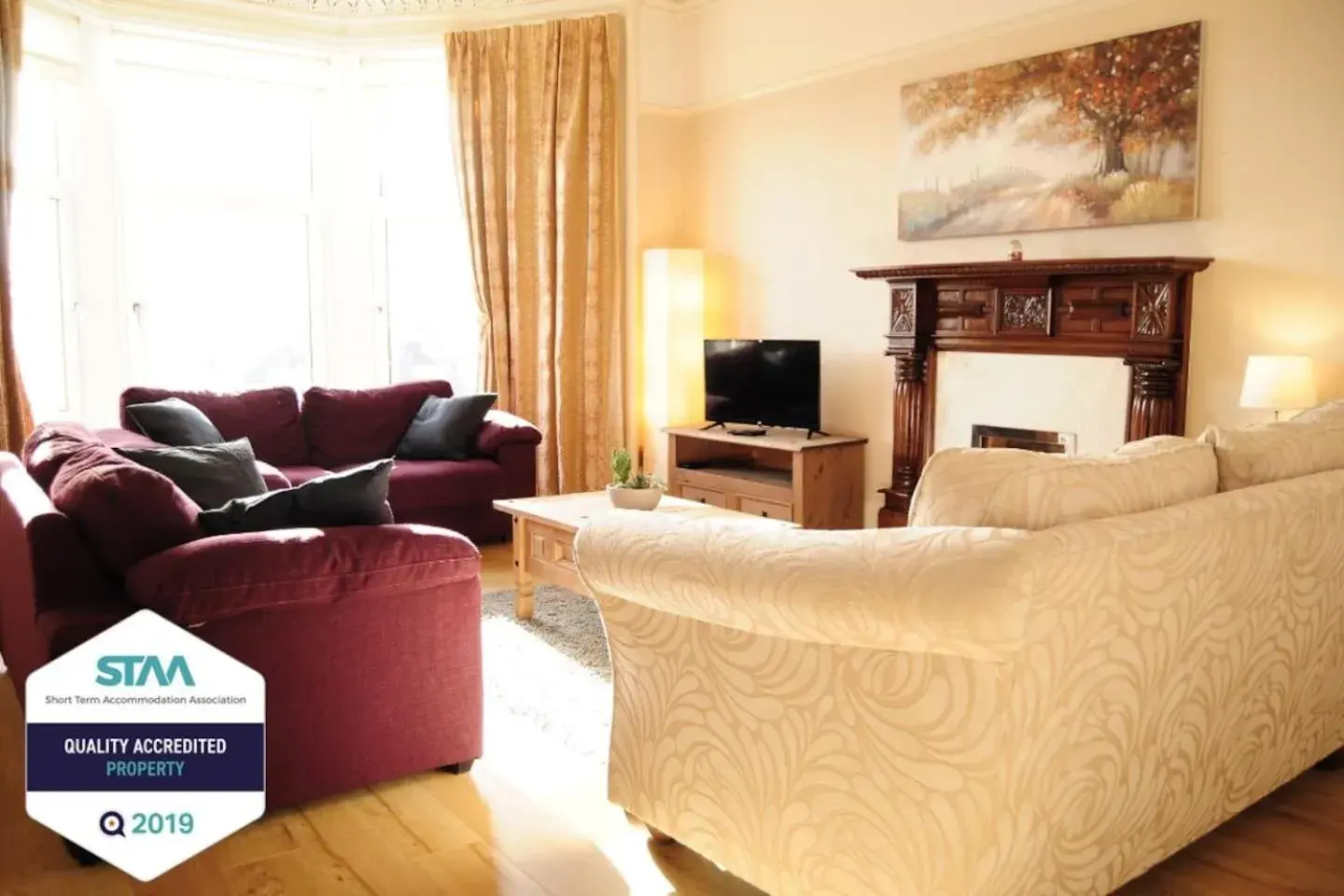 A Spacious Flat with Character - Private Car Space A Spacious Flat with Character - Private Car Space
