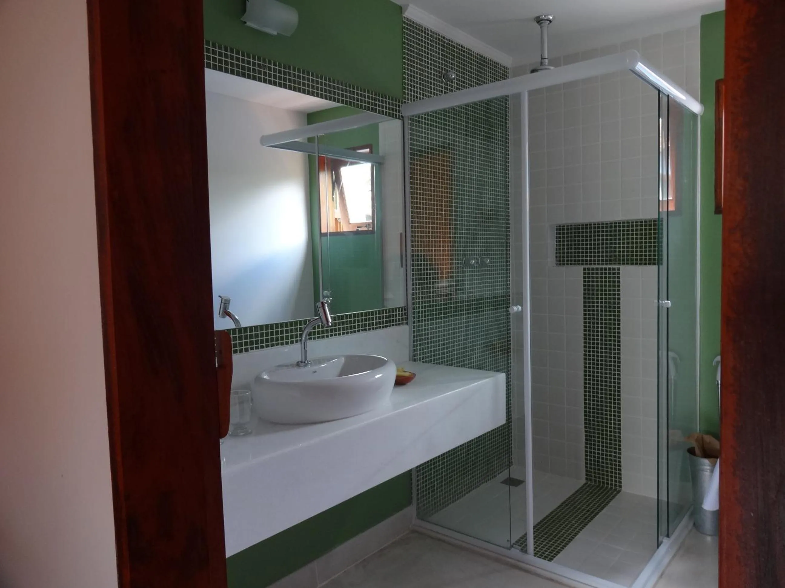 Shower in Recanto das Andorinhas Studios