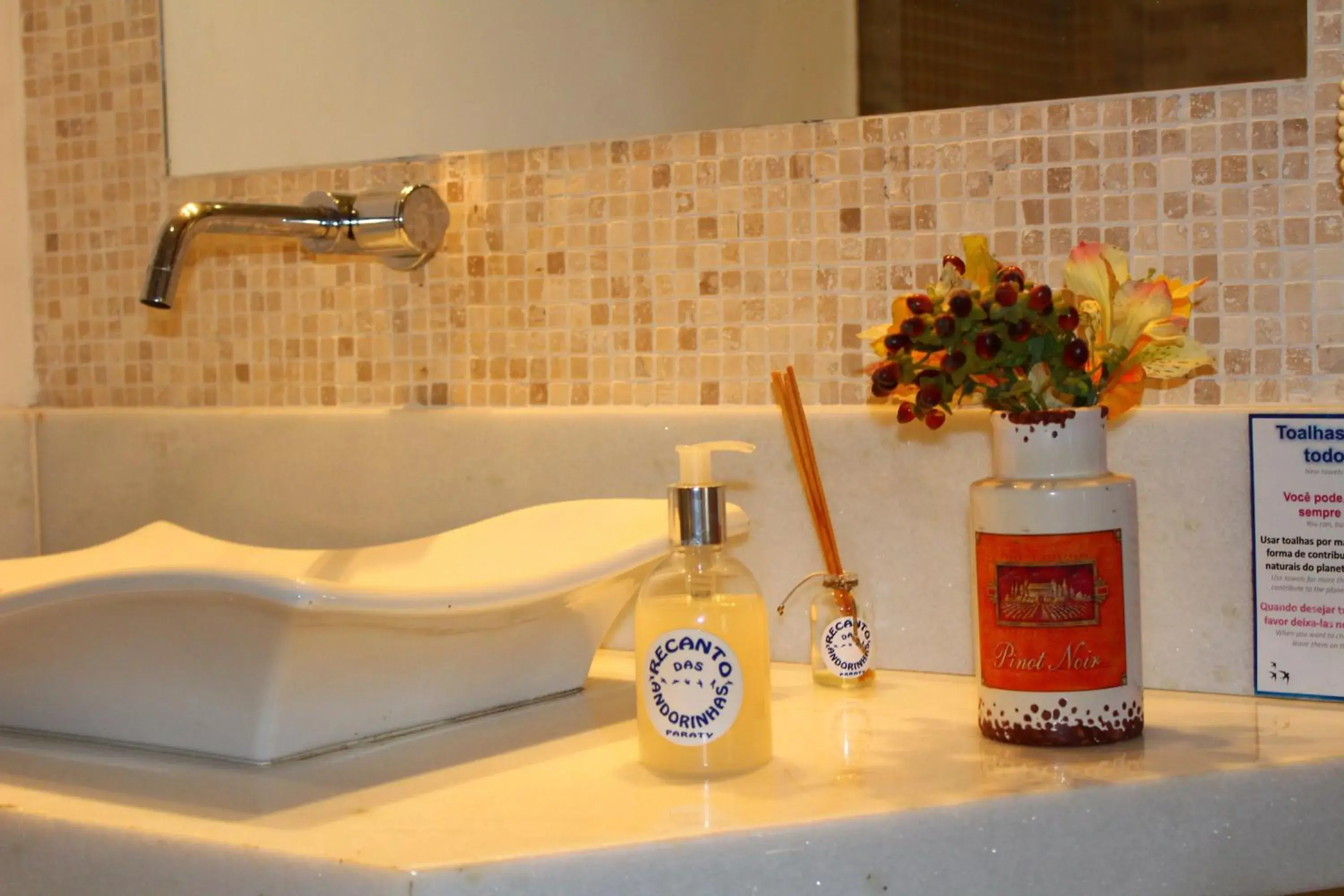 Toilet in Recanto das Andorinhas Studios Toilet in Recanto das Andorinhas Studios