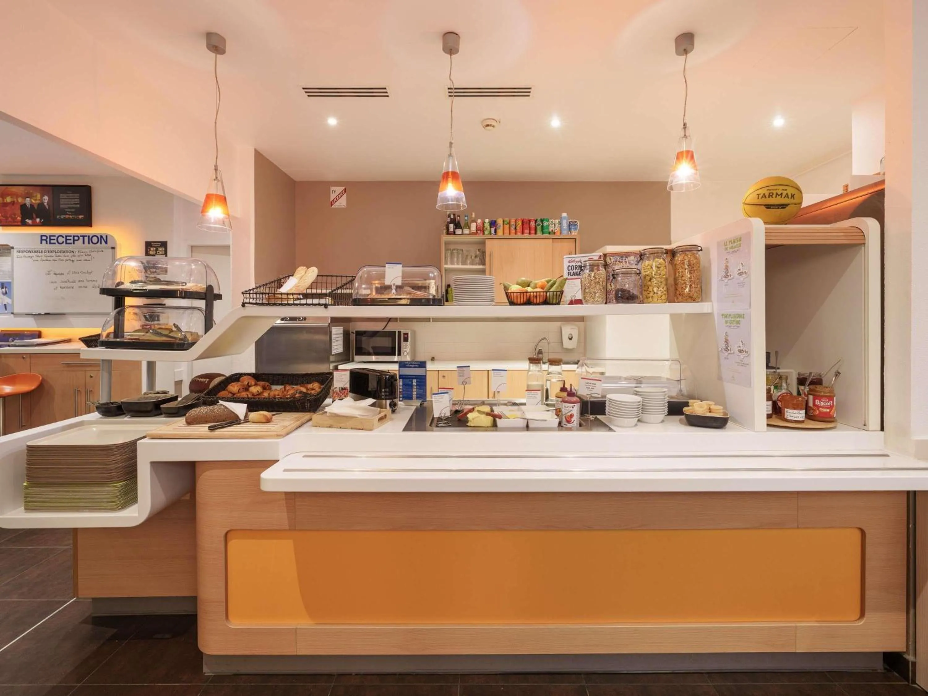 Breakfast in ibis budget Saint-Quentin Centre Gare