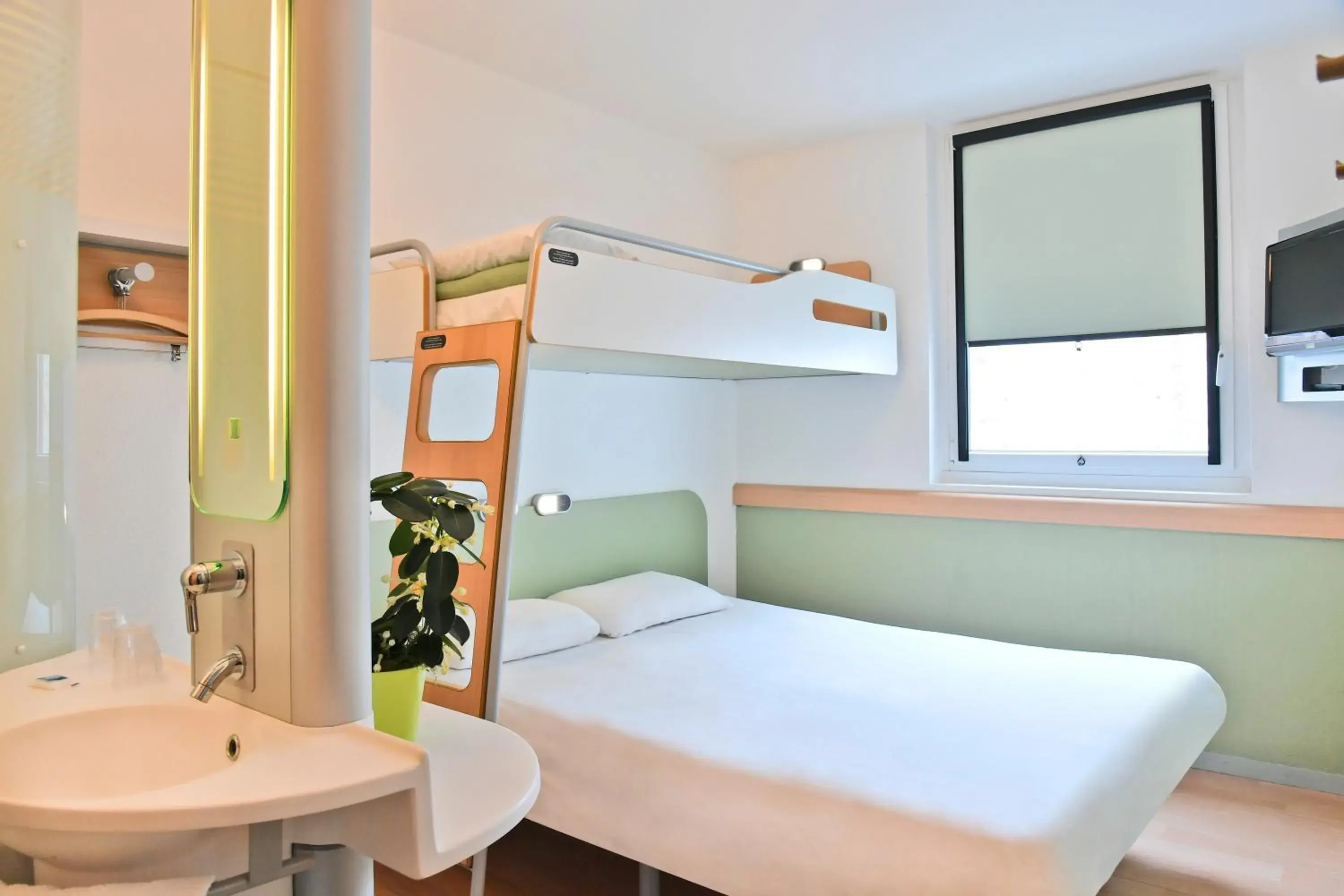 Bed in ibis budget Saint-Quentin Centre Gare Bed in ibis budget Saint-Quentin Centre Gare