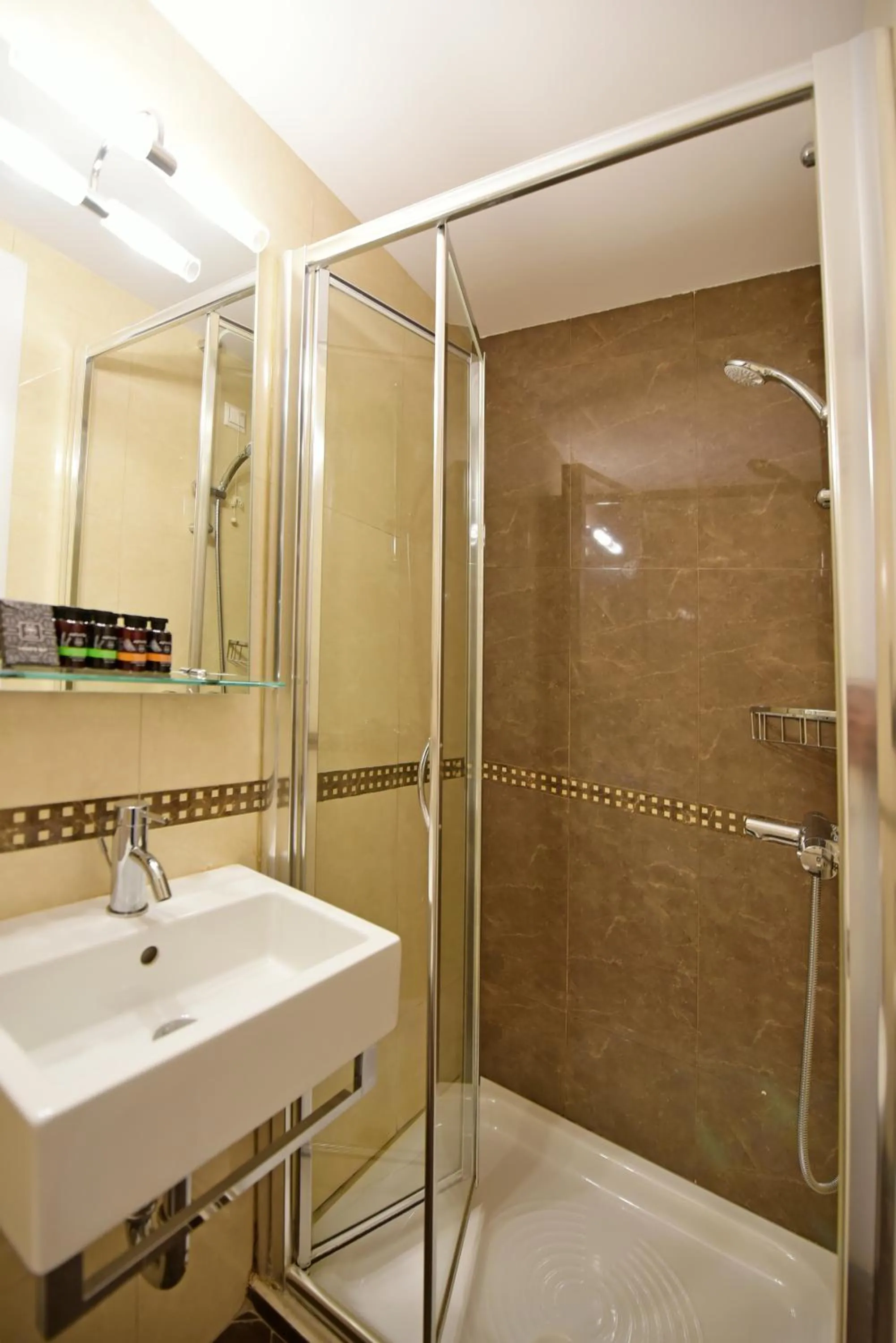 Shower in Hotel Sophia