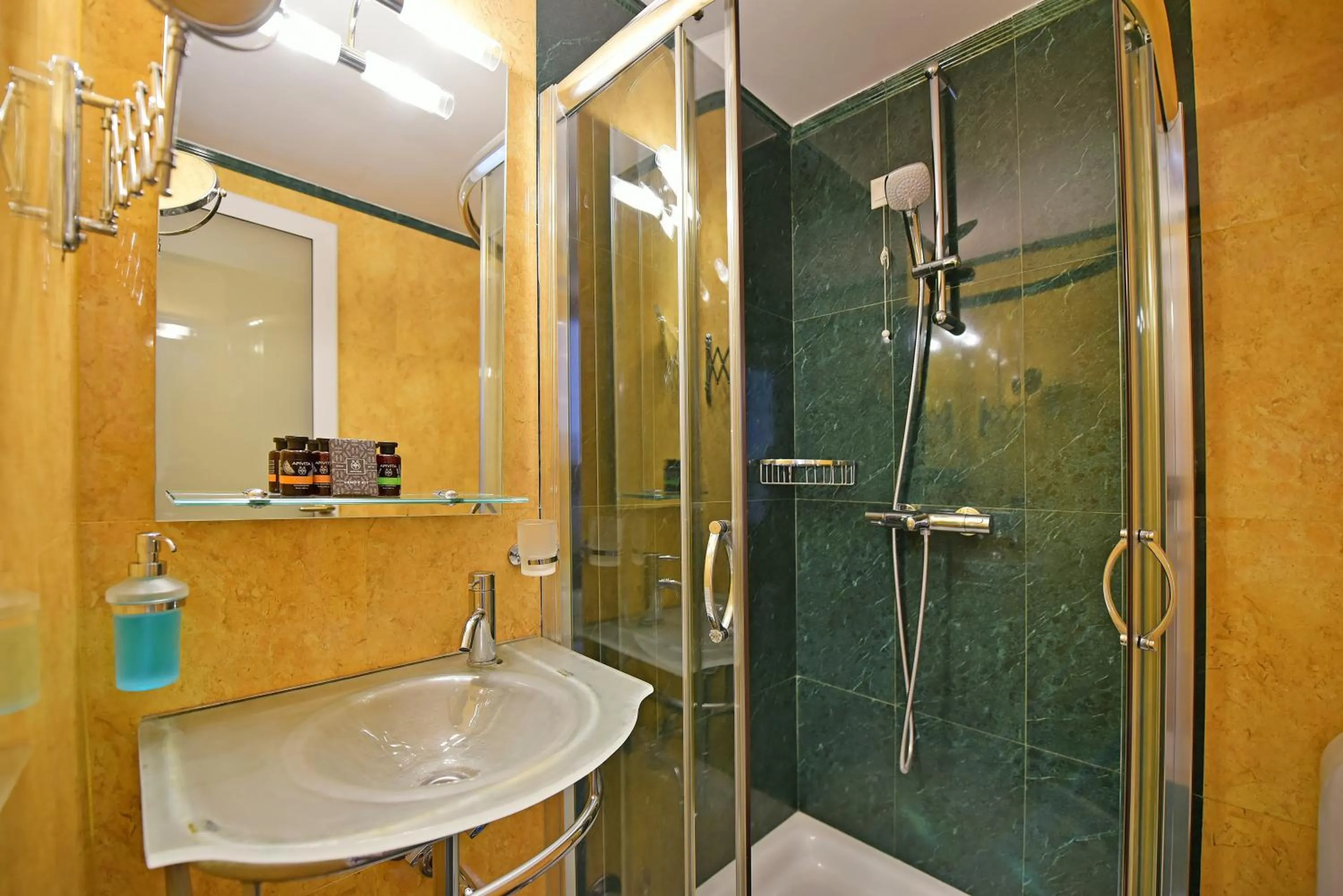 Shower in Hotel Sophia