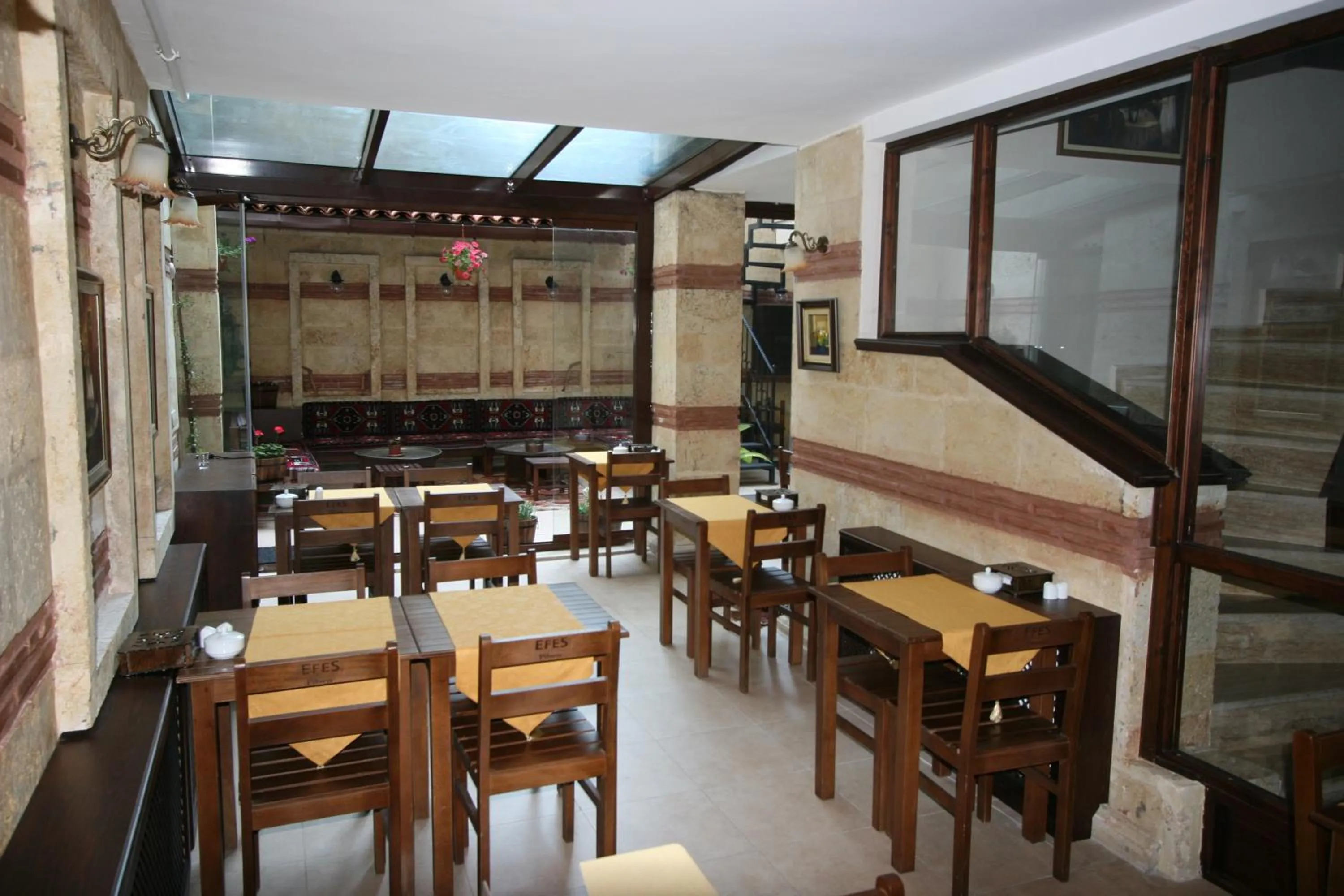 Restaurant/places to eat in Hotel SultanHill