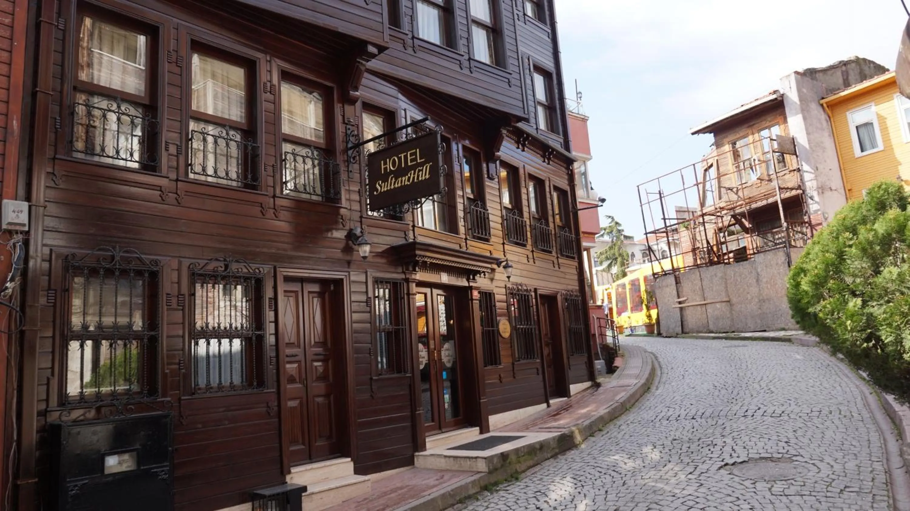 Facade/entrance in Hotel SultanHill