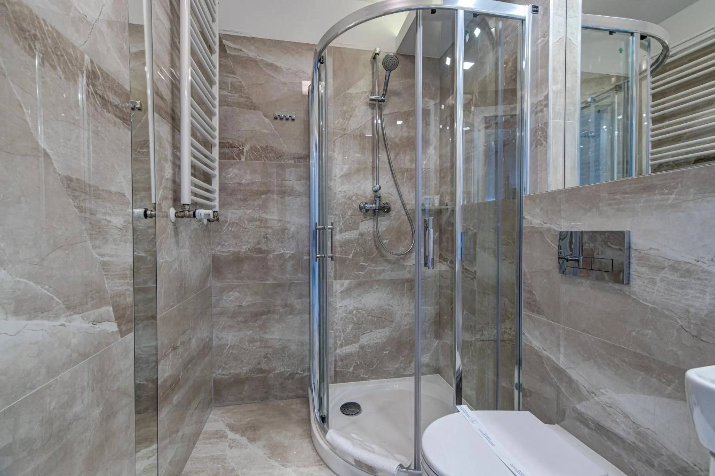 Shower in Apartamenty Rondo