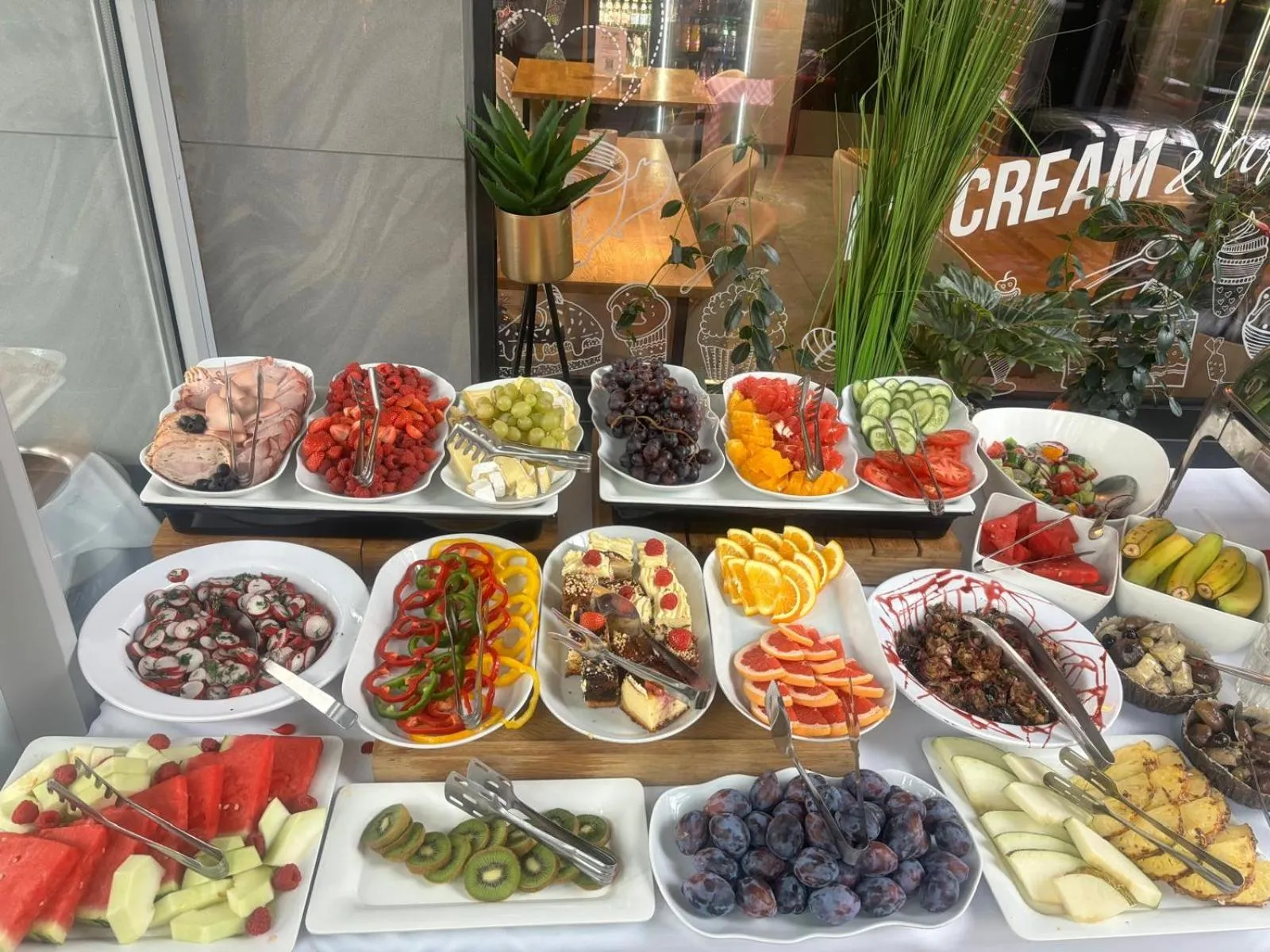 Restaurant/places to eat in Apartamenty Rondo