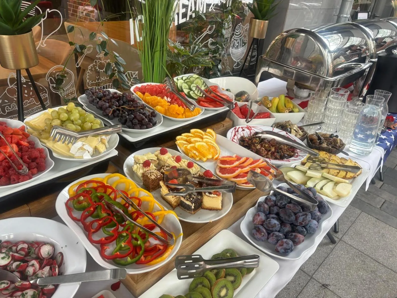 Restaurant/places to eat in Apartamenty Rondo