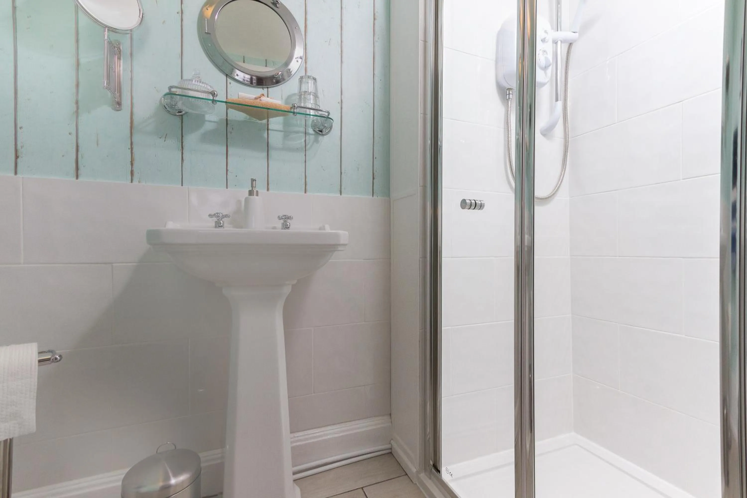 Bedroom in Puddle Duck Lodge – Adults Only