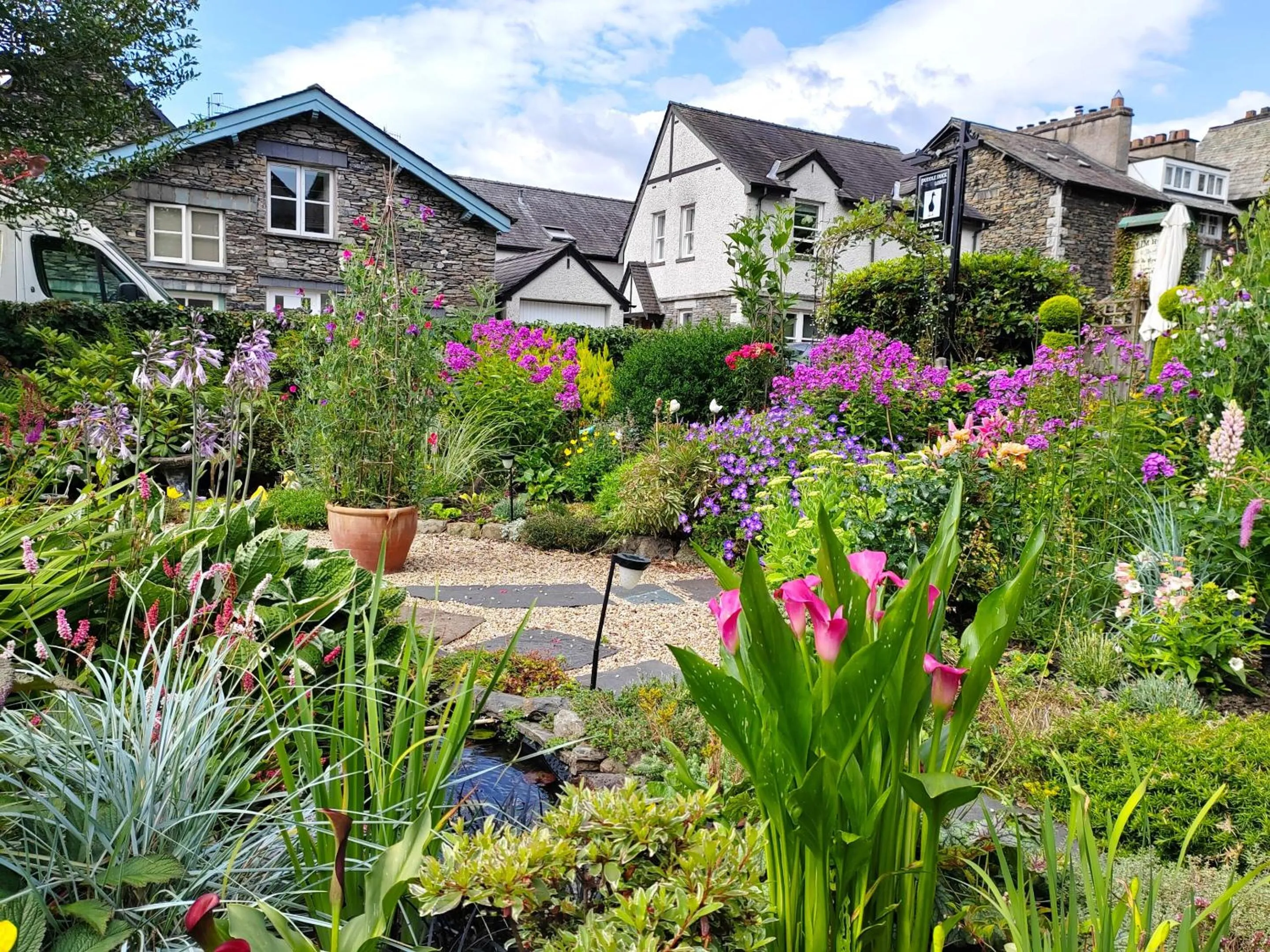 Garden in Puddle Duck Lodge – Adults Only