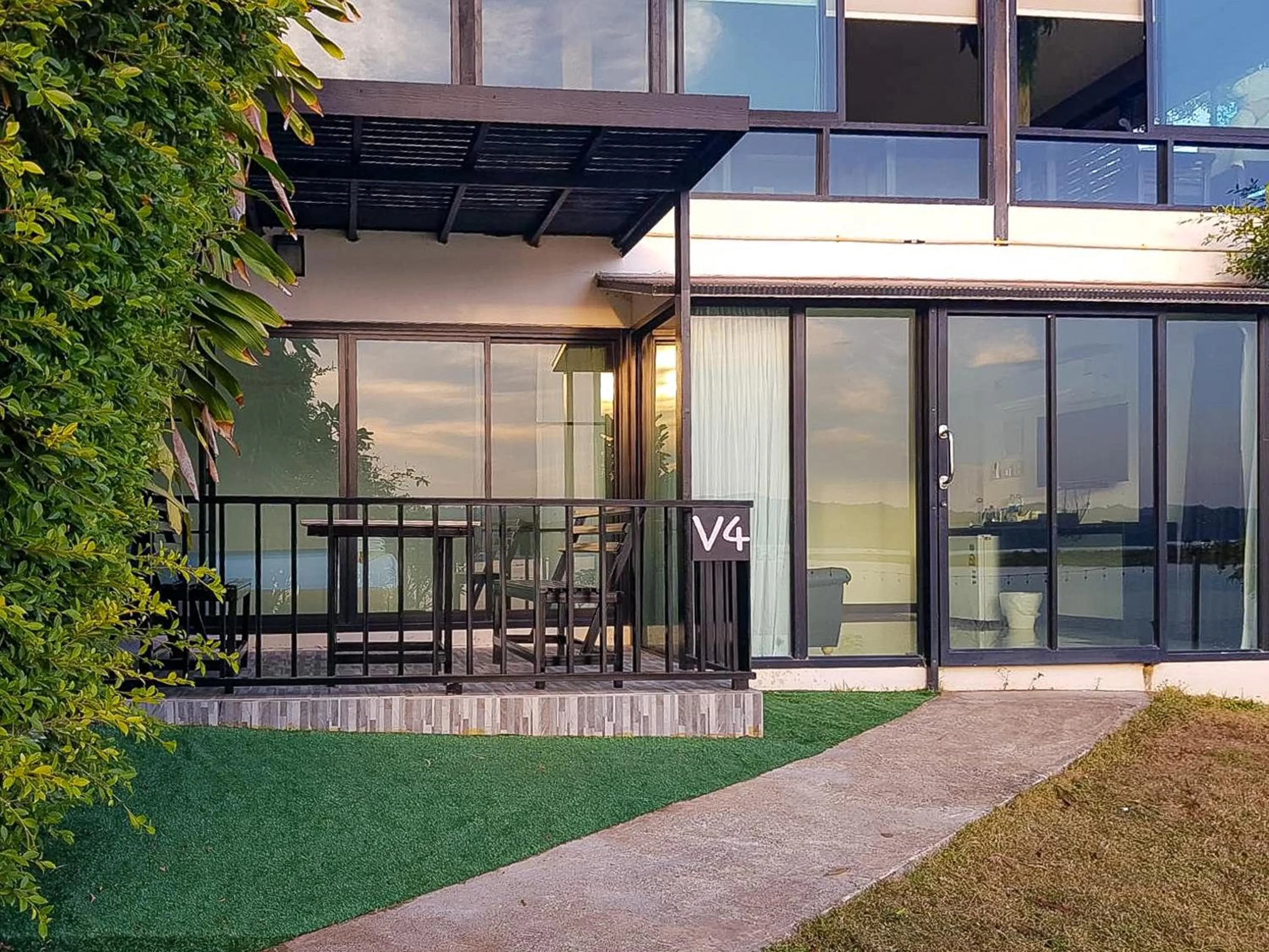 Garden in Phornpailin Riverside Resort