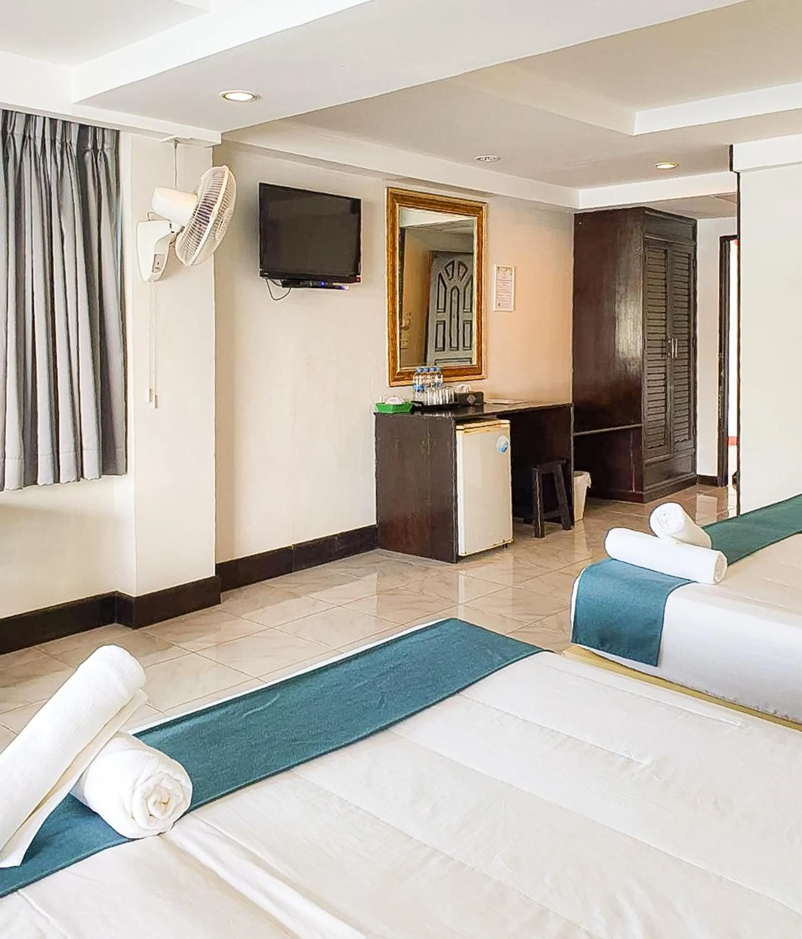 Bed in Phornpailin Riverside Resort