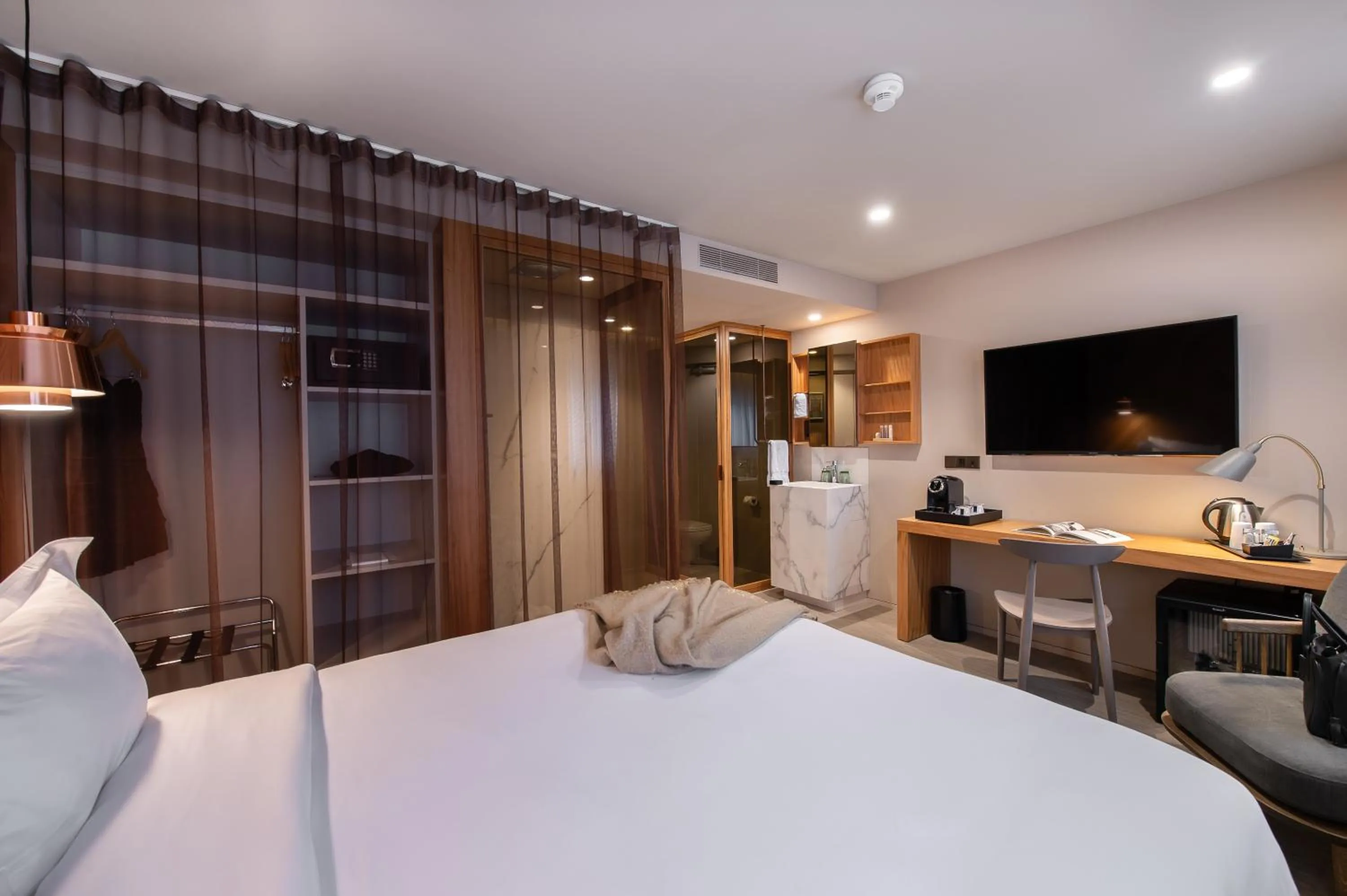 Photo of the whole room, Bed in 9Hotel Paquis