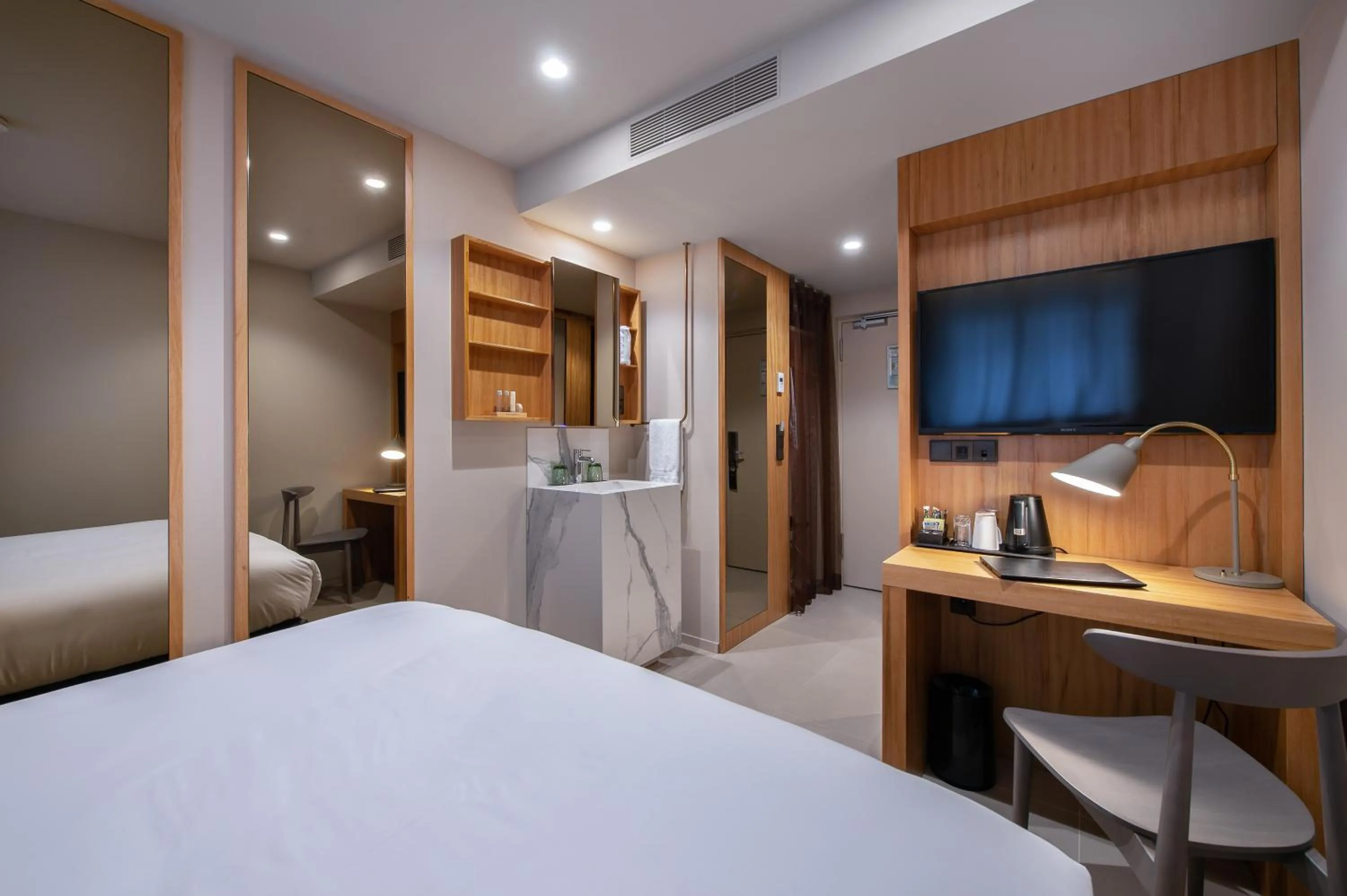 Photo of the whole room, Bed in 9Hotel Paquis