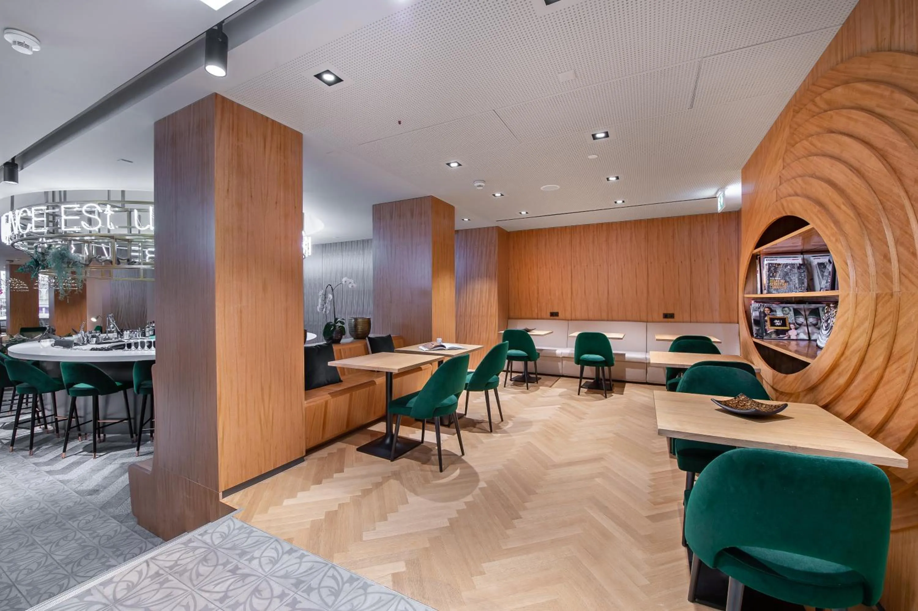 Seating area in 9Hotel Paquis