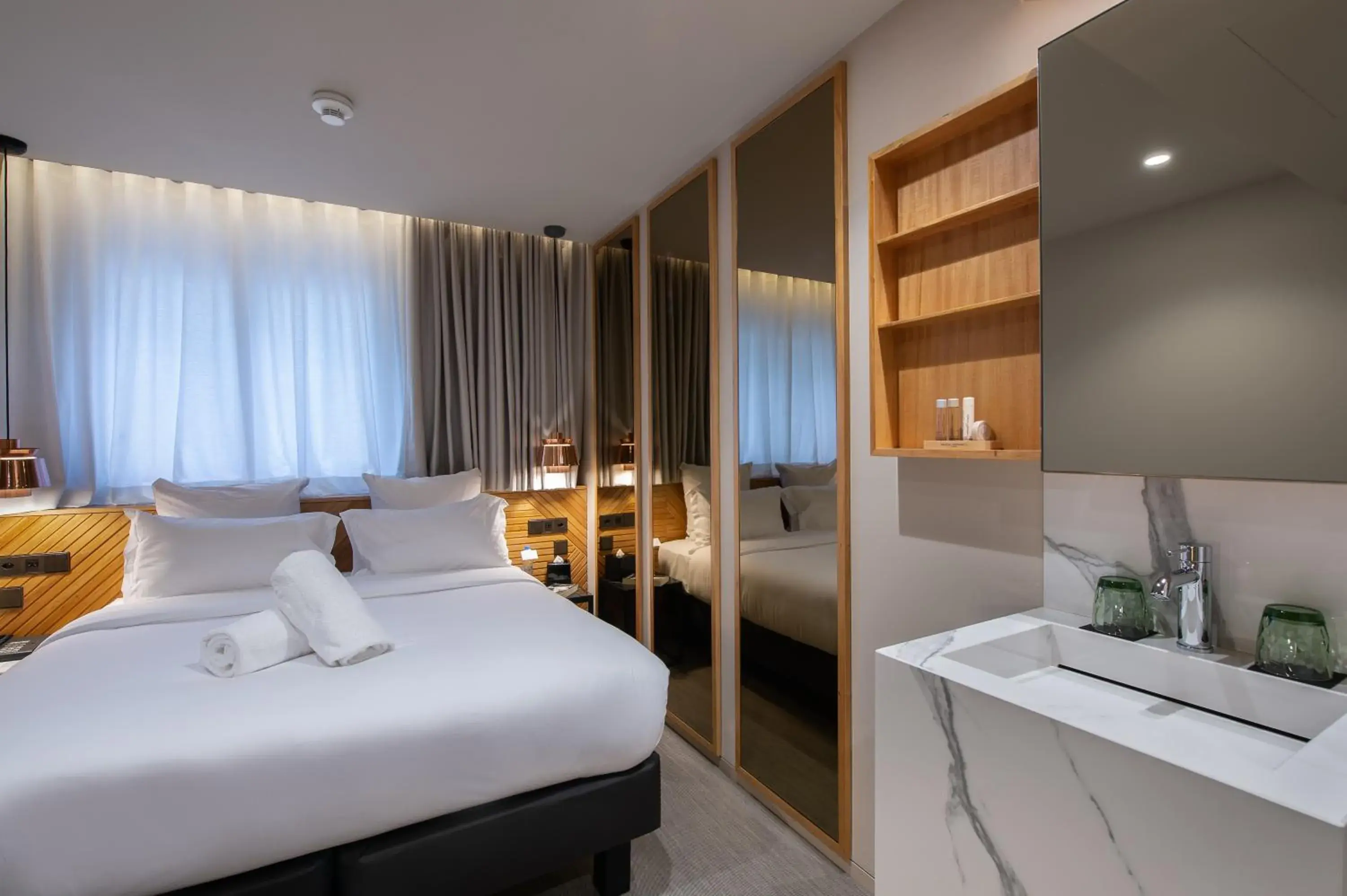 Photo of the whole room, Bed in 9Hotel Paquis Photo of the whole room, Bed in 9Hotel Paquis