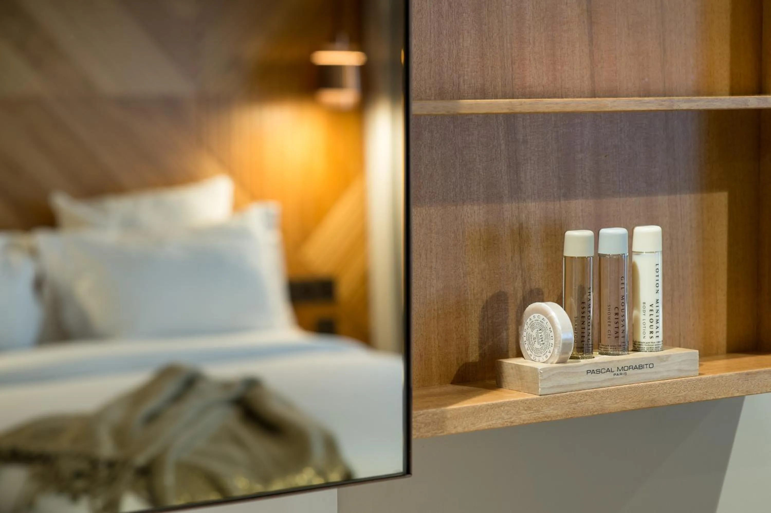 Bathroom, Bed in 9Hotel Paquis