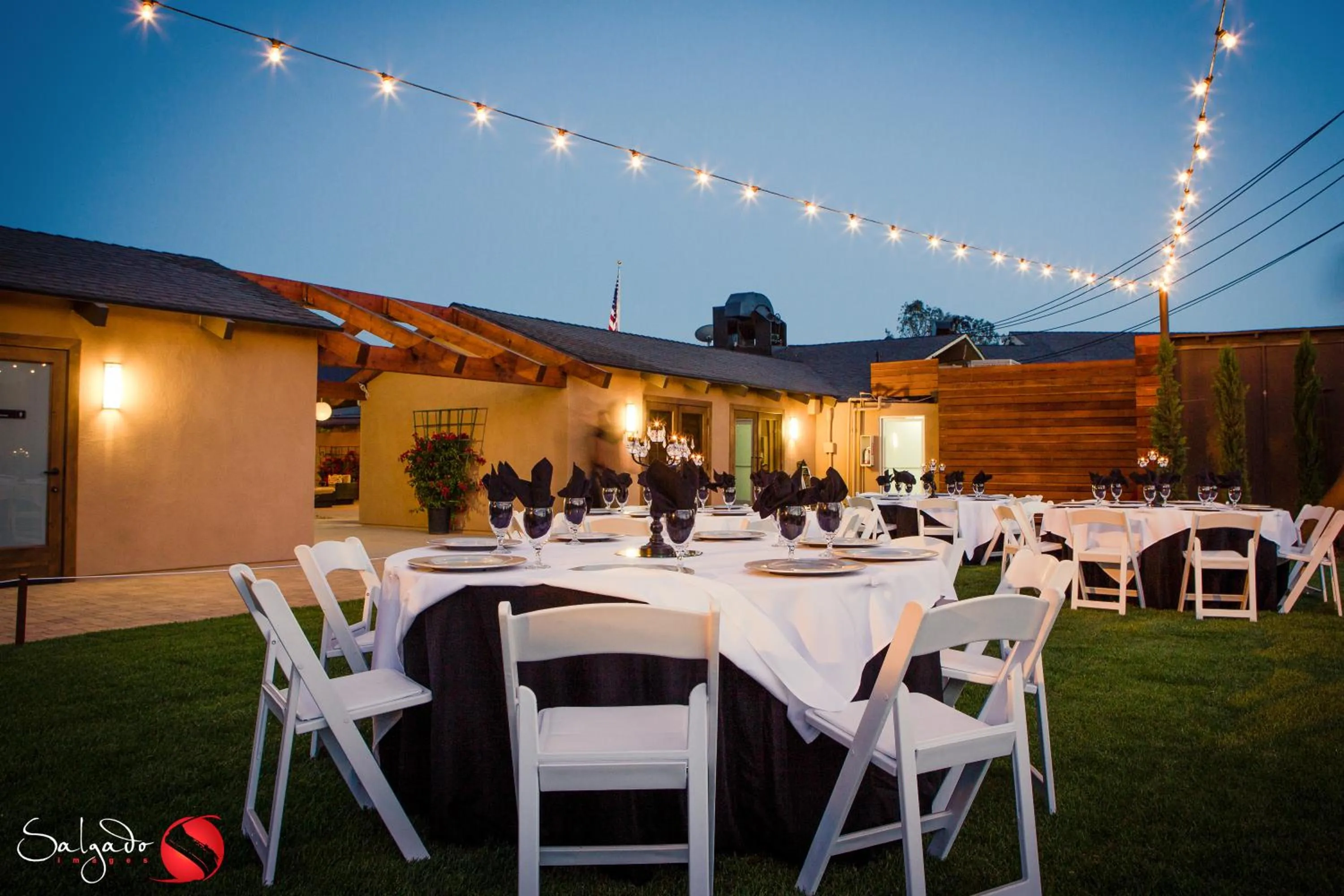 Restaurant/places to eat in Carlton Oaks Lodge, an Ascend Collection Hotel