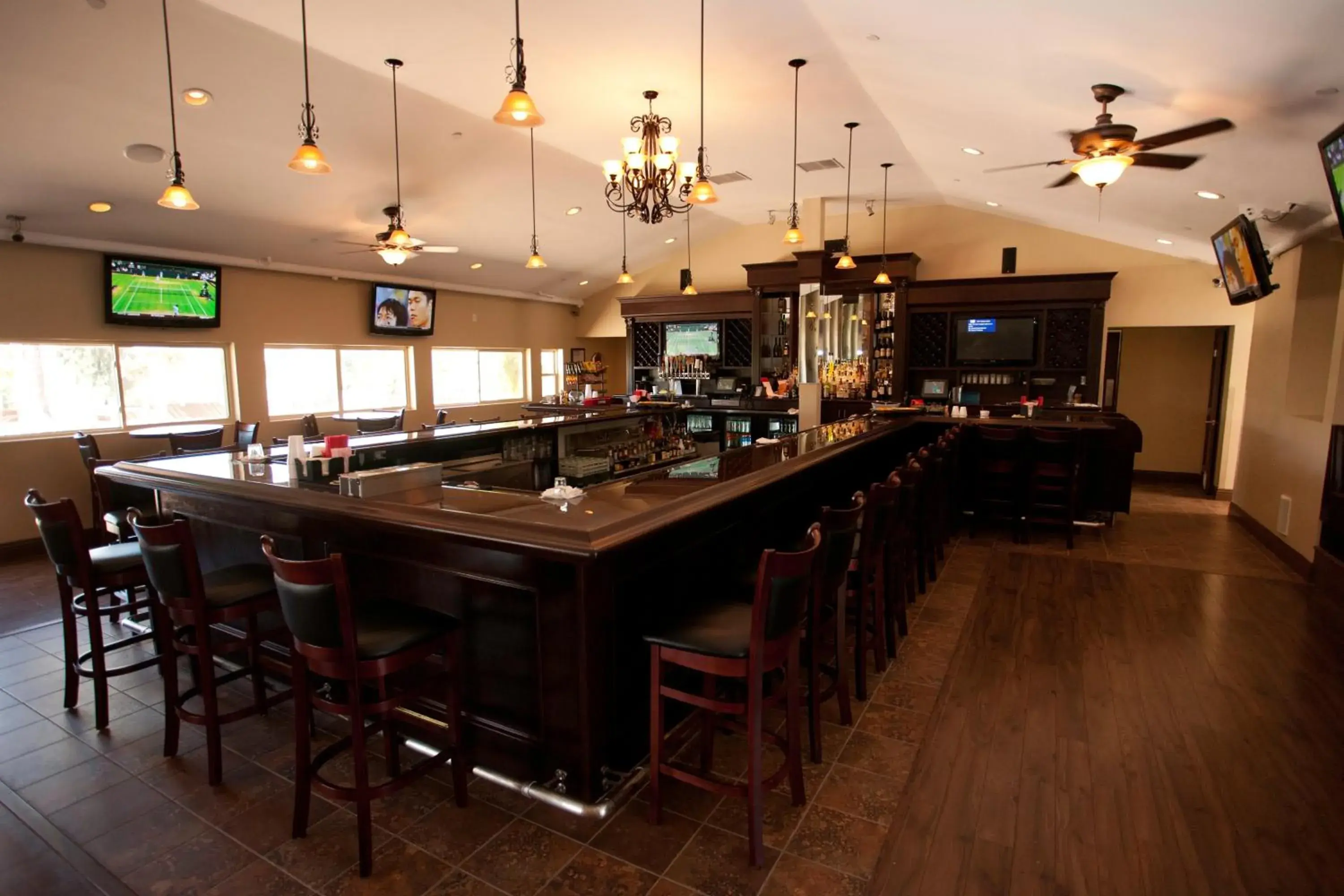 Restaurant/places to eat in Carlton Oaks Lodge, an Ascend Collection Hotel Restaurant/places to eat in Carlton Oaks Lodge, an Ascend Collection Hotel