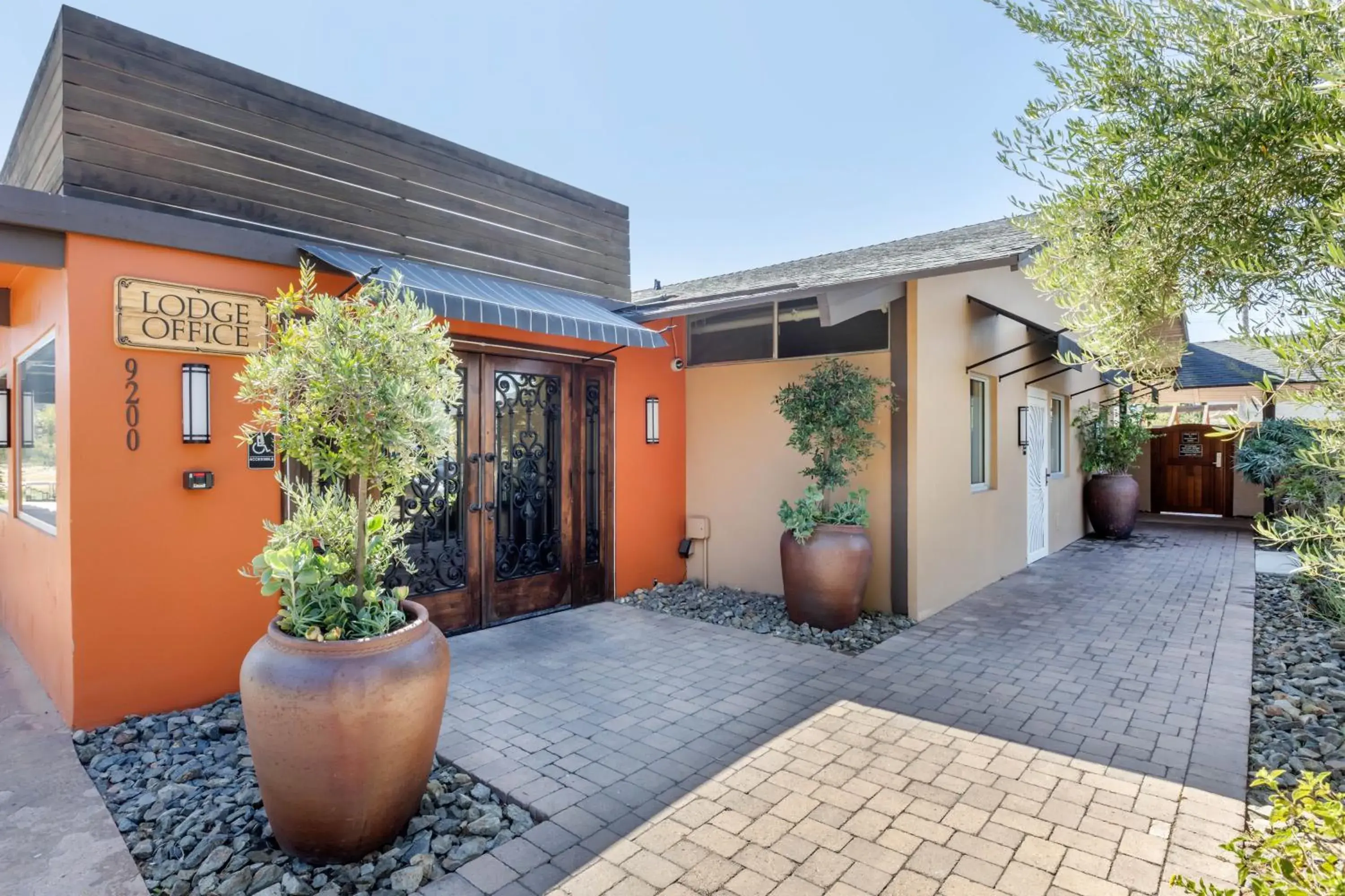 Facade/entrance in Carlton Oaks Lodge, an Ascend Collection Hotel Facade/entrance in Carlton Oaks Lodge, an Ascend Collection Hotel