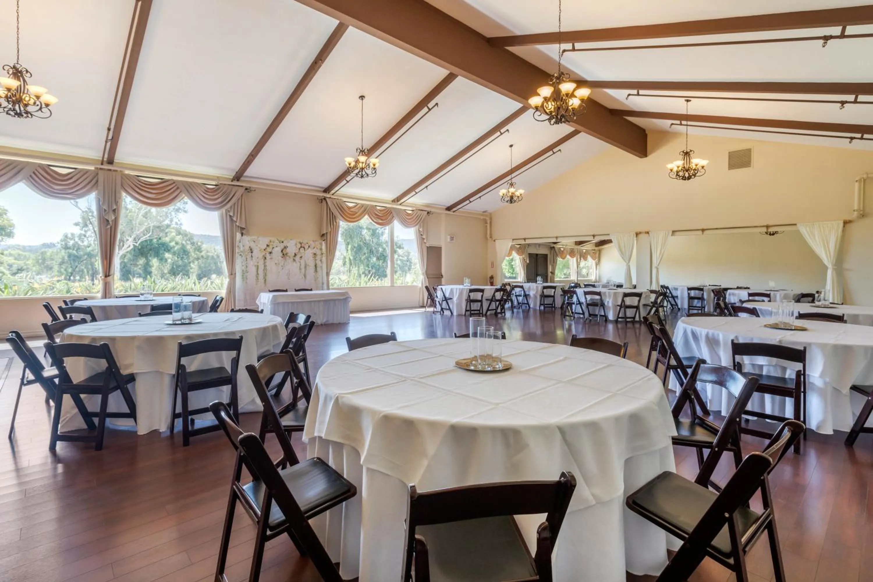 Banquet/Function facilities in Carlton Oaks Lodge, an Ascend Collection Hotel