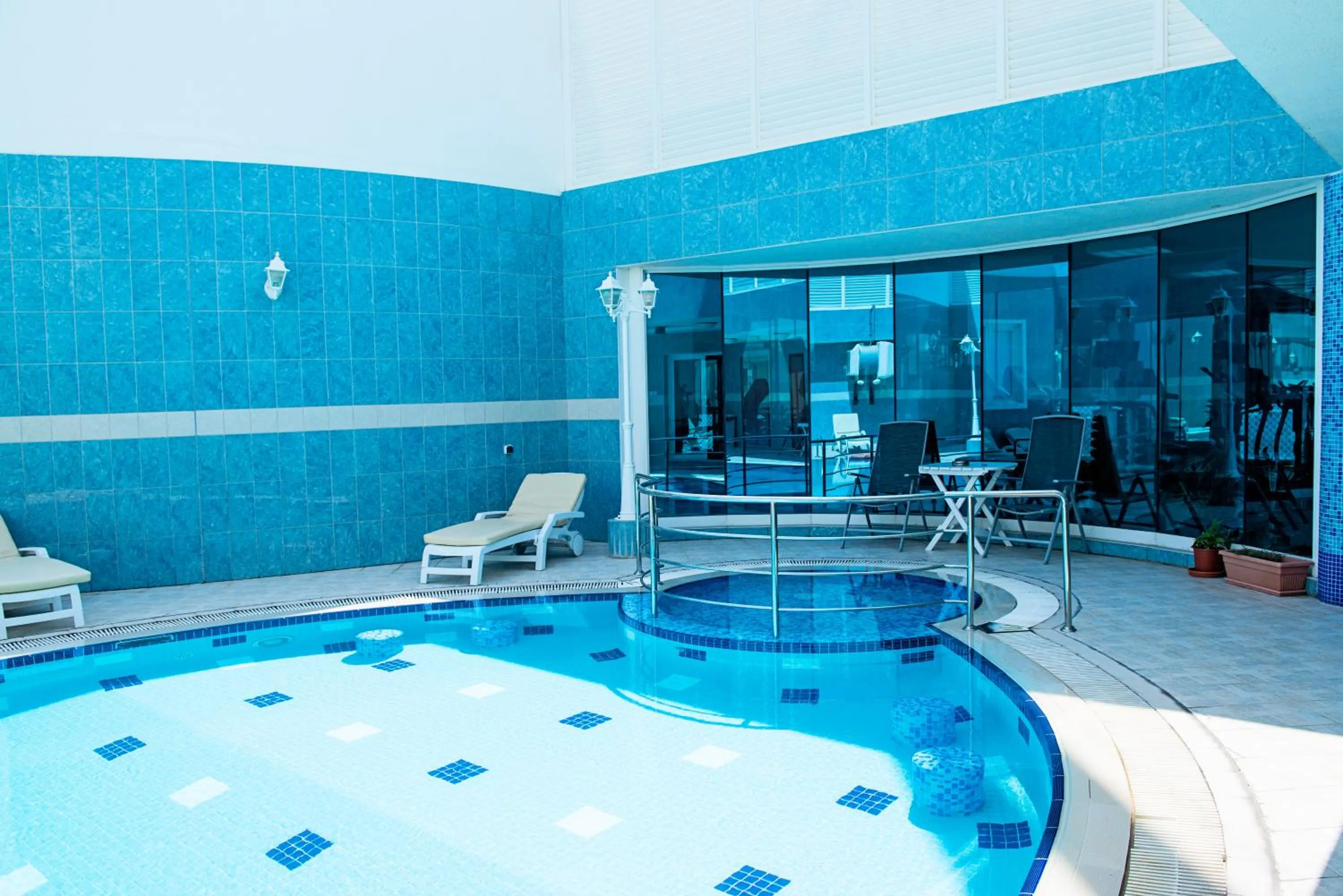 Swimming pool in Platinum Hotel Apartments