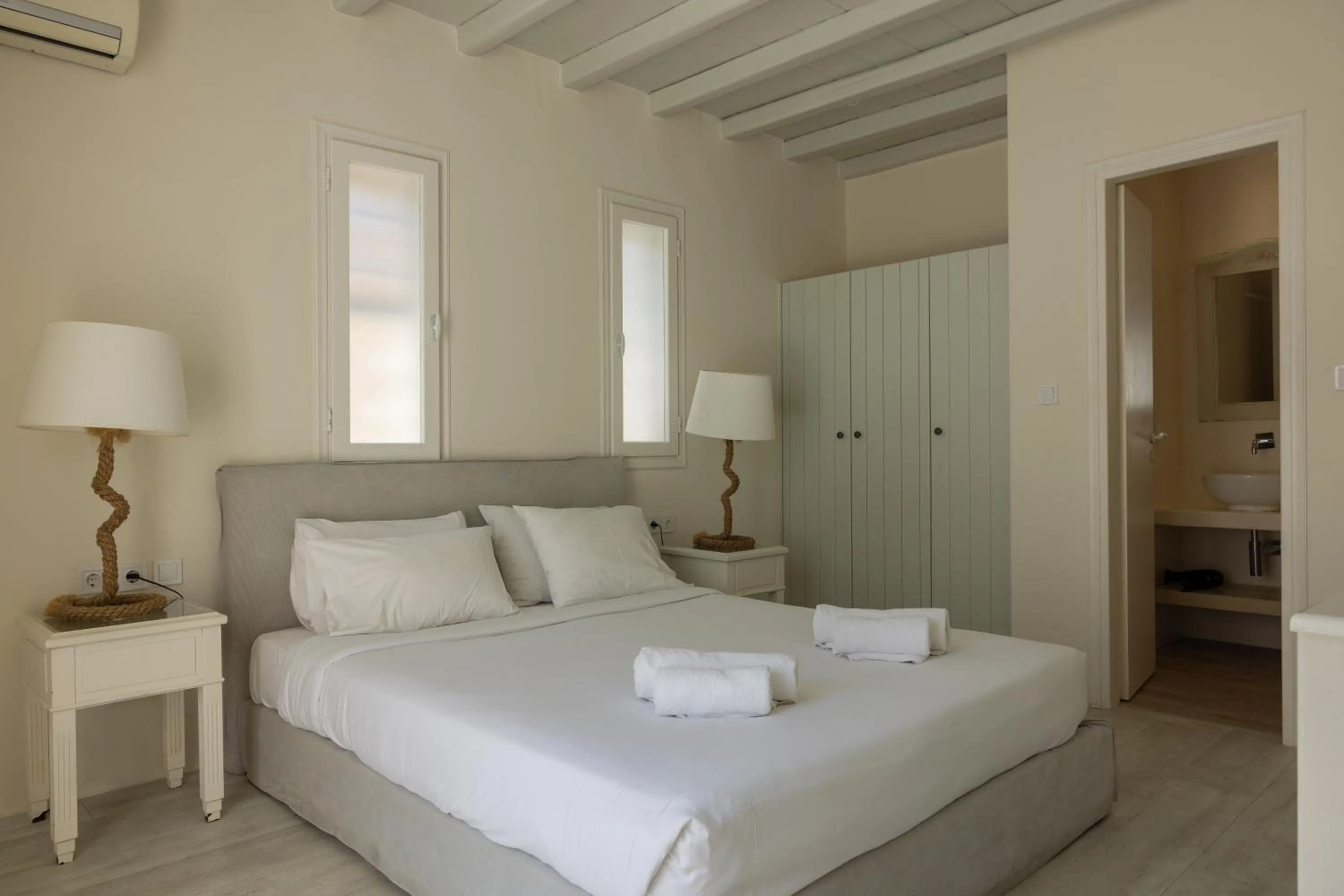 Bathroom, Bed in Amaris Mykonian Residence