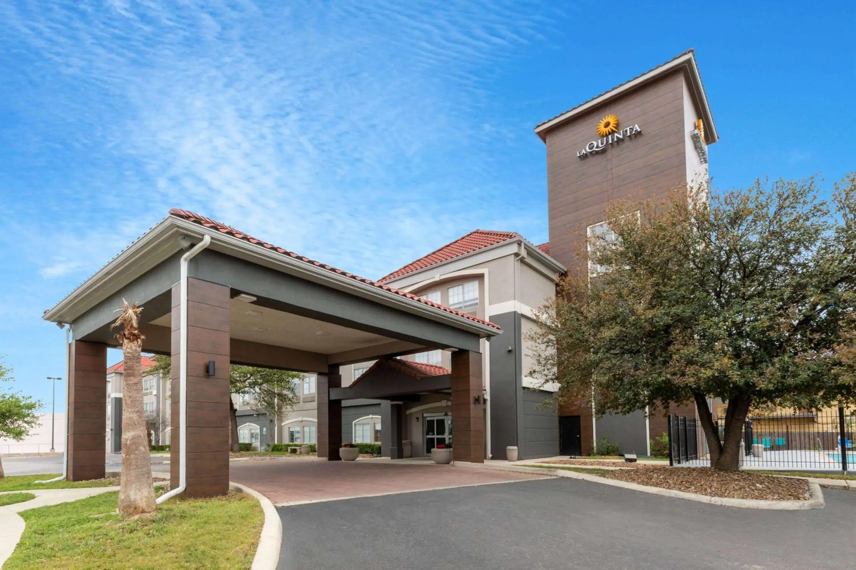 Property building in La Quinta by Wyndham New Braunfels Property building in La Quinta by Wyndham New Braunfels