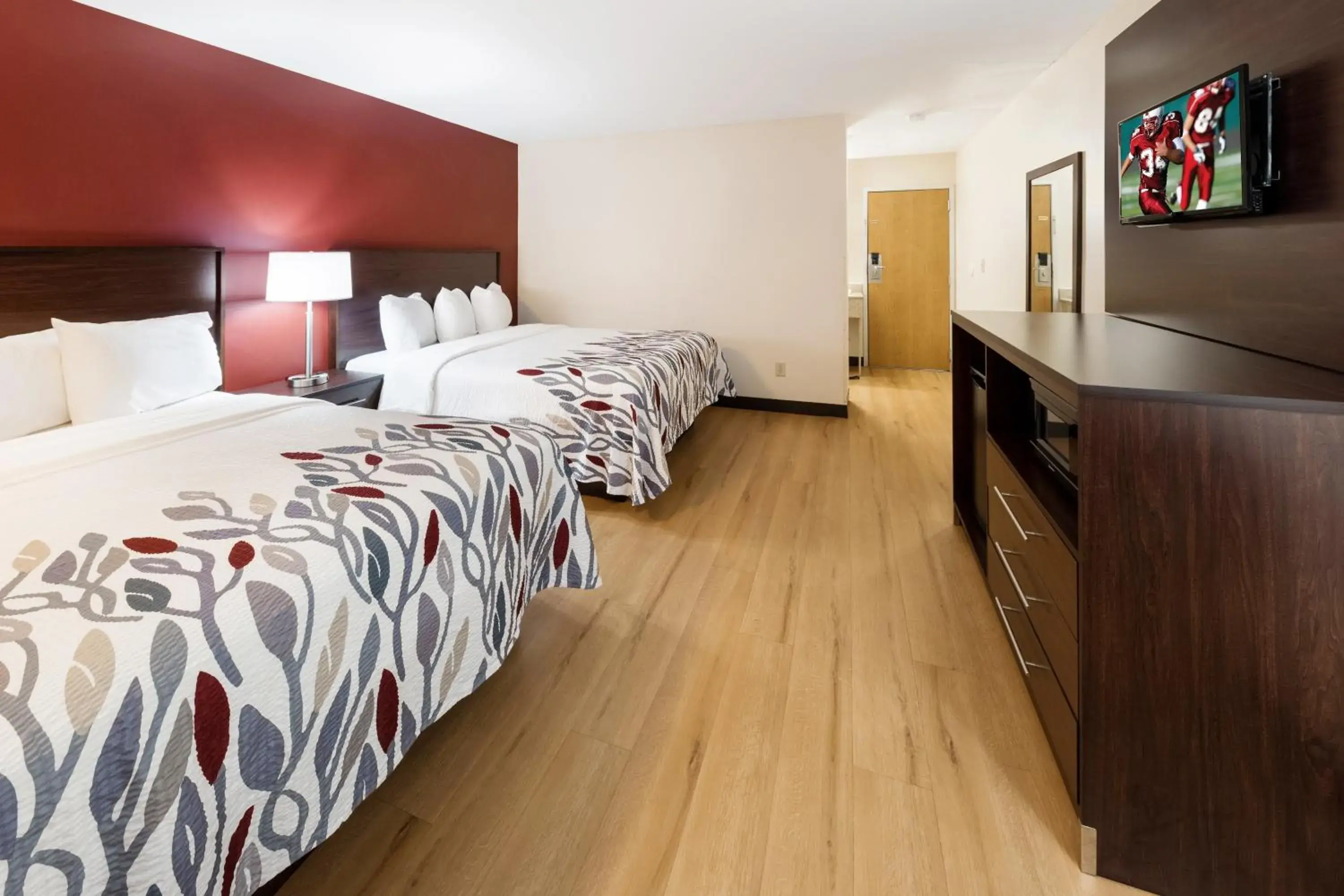 Photo of the whole room, Bed in Red Roof Inn Fort Wayne Photo of the whole room, Bed in Red Roof Inn Fort Wayne