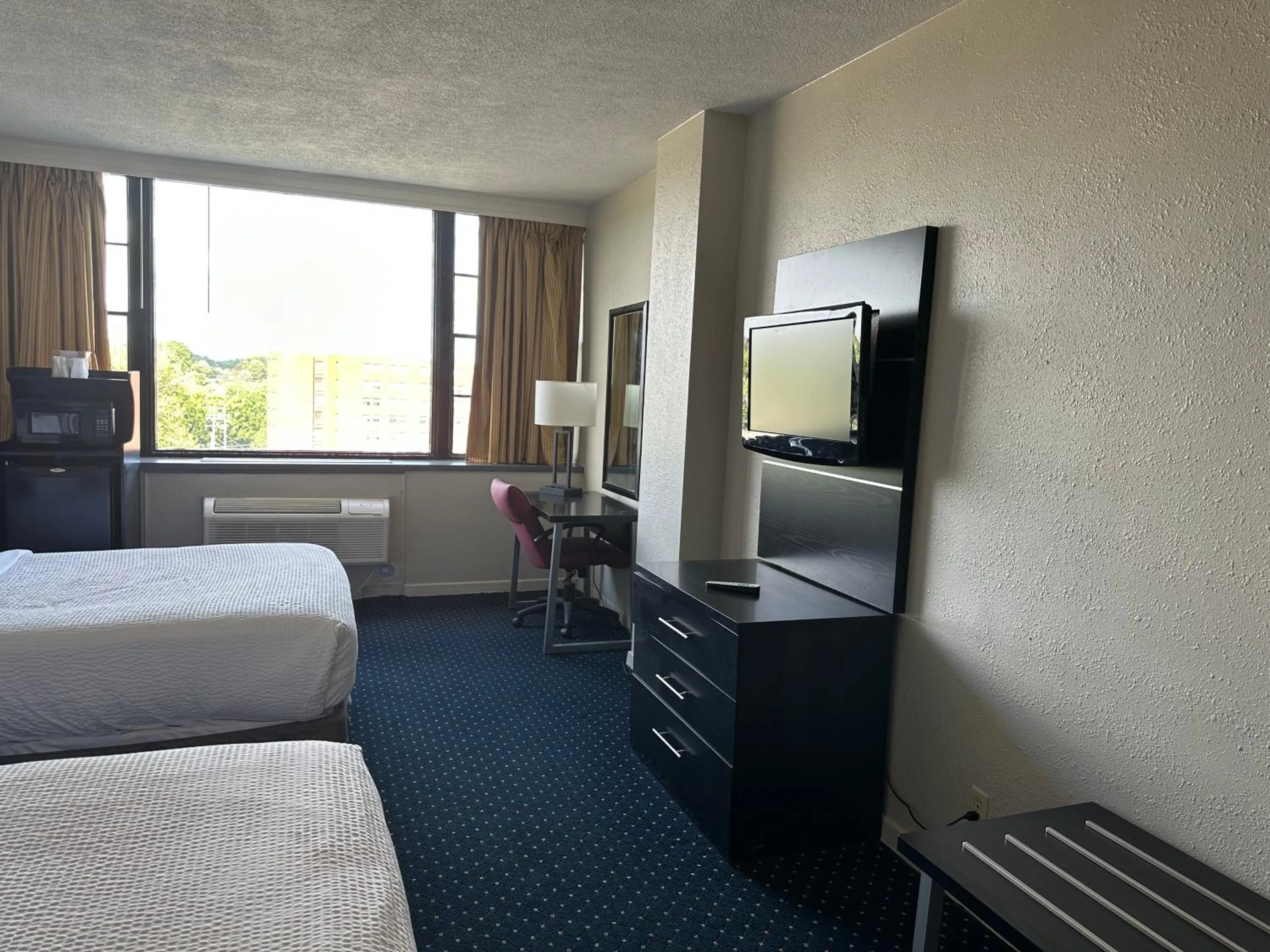 Bed in Inn at Lebanon - Hershey & Manheim area