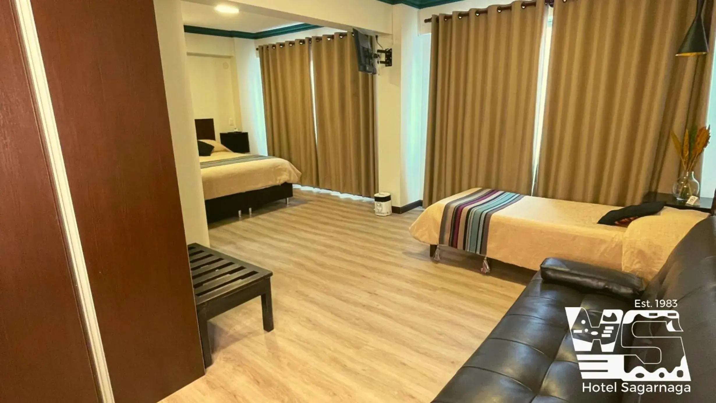 Junior Suite in Hotel Sagarnaga Junior Suite in Hotel Sagarnaga