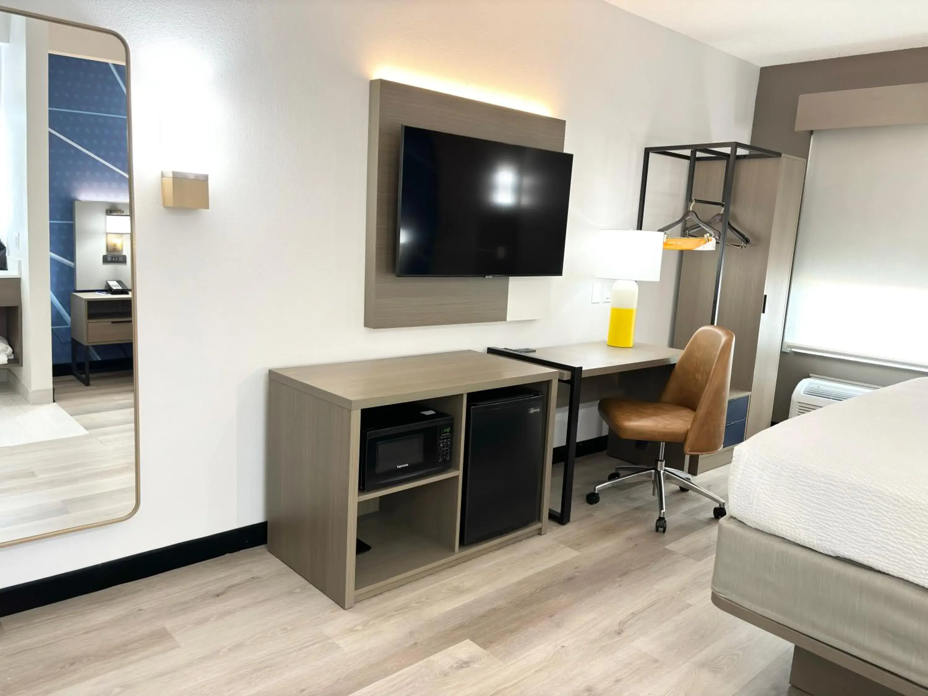 Photo of the whole room, Bed in Comfort Inn Marietta-Atlanta near Ballpark-Galleria Photo of the whole room, Bed in Comfort Inn Marietta-Atlanta near Ballpark-Galleria